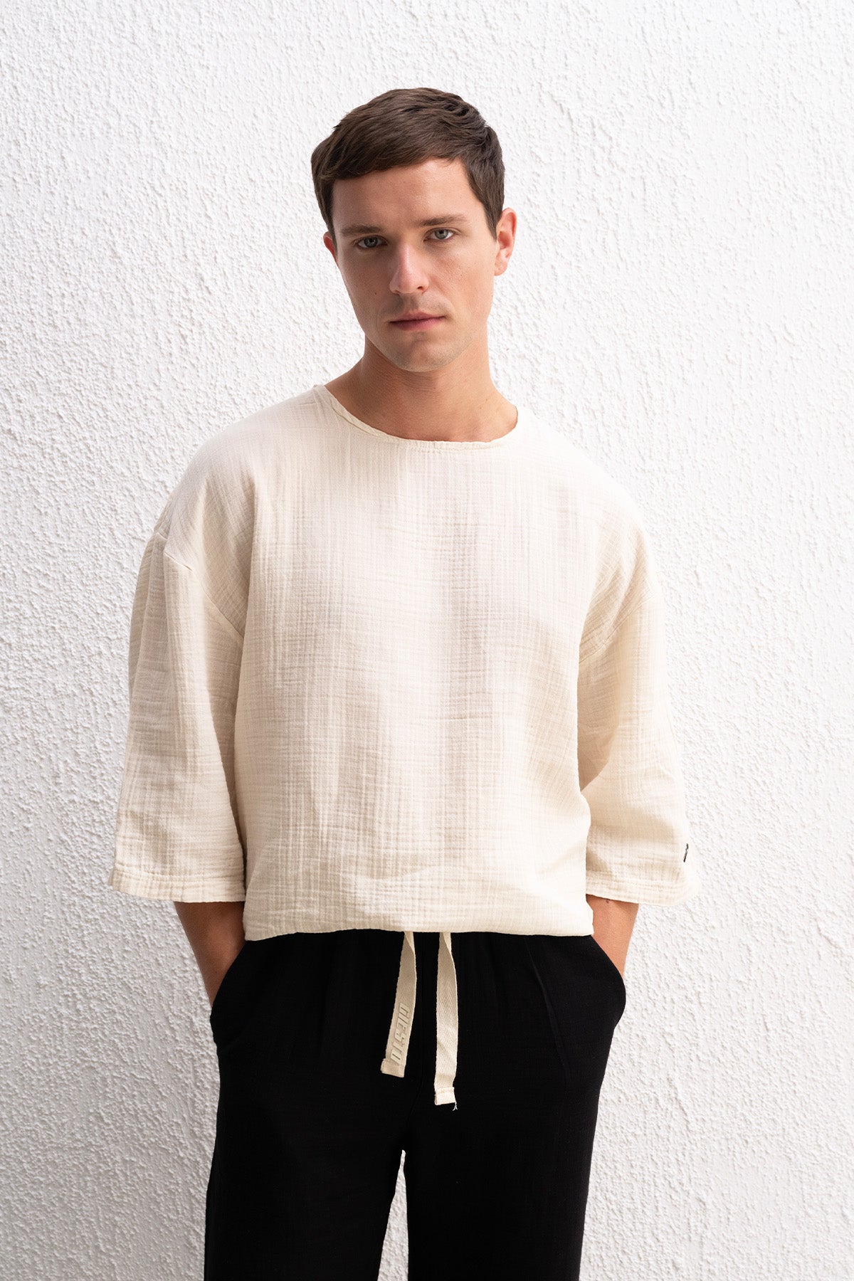 NAKIŞLI DOKULU BEJ T-SHIRT GIESTO