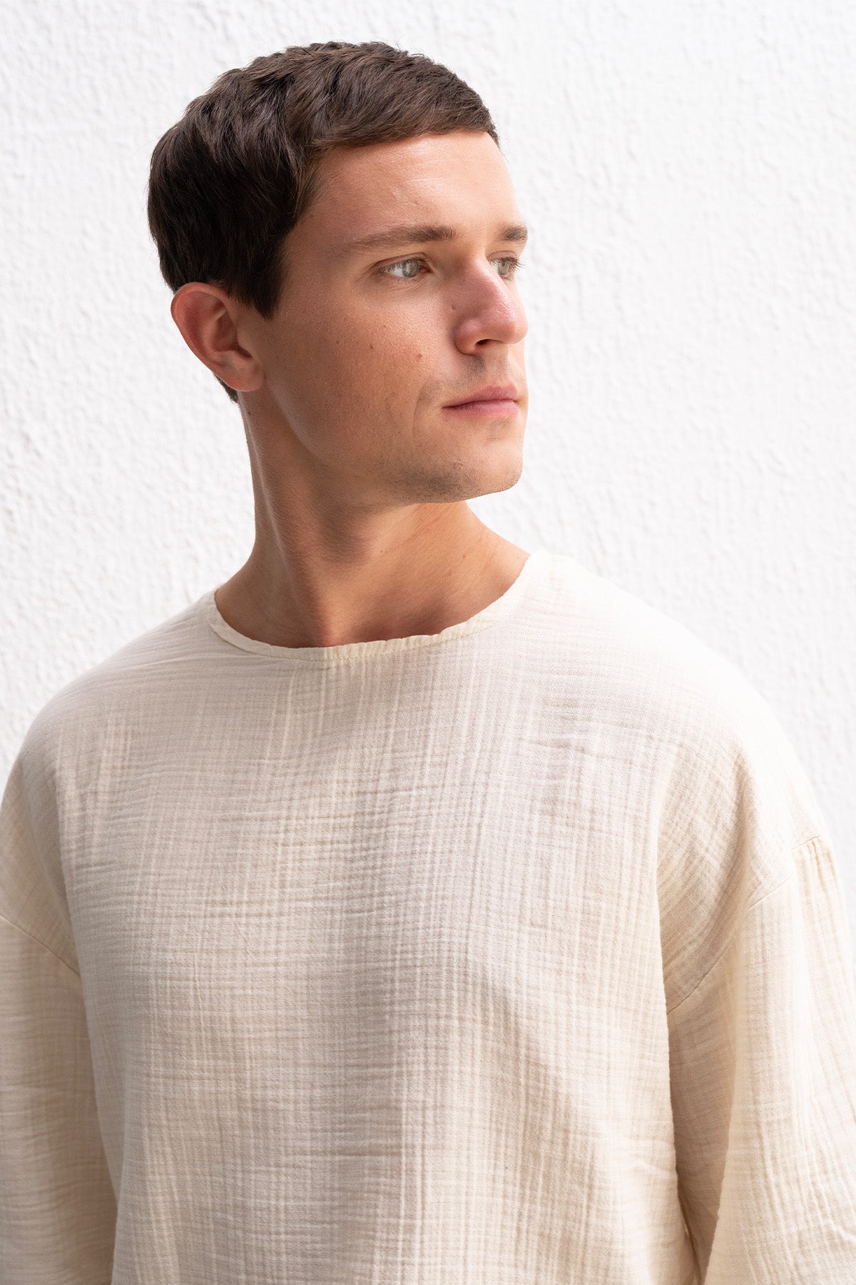 NAKIŞLI DOKULU BEJ T-SHIRT GIESTO