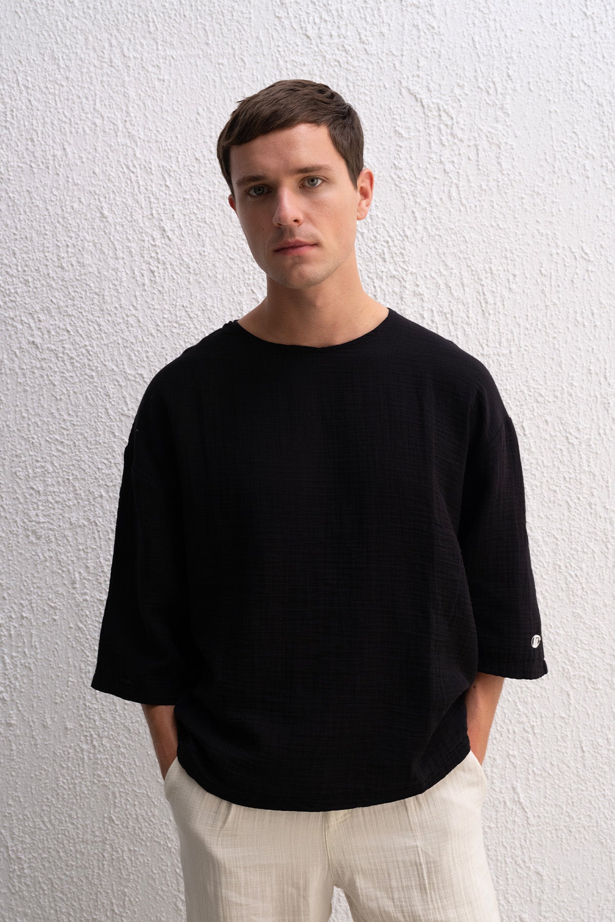 NAKIŞLI DOKULU SİYAH T-SHIRT GIESTO