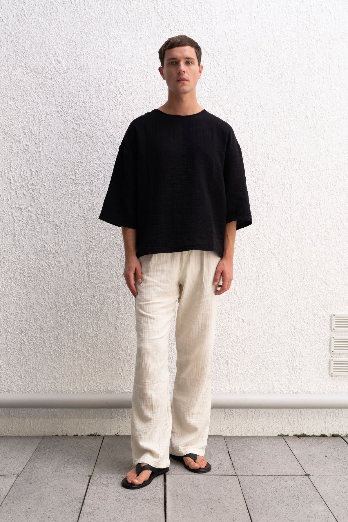 NAKIŞLI DOKULU SİYAH T-SHIRT GIESTO