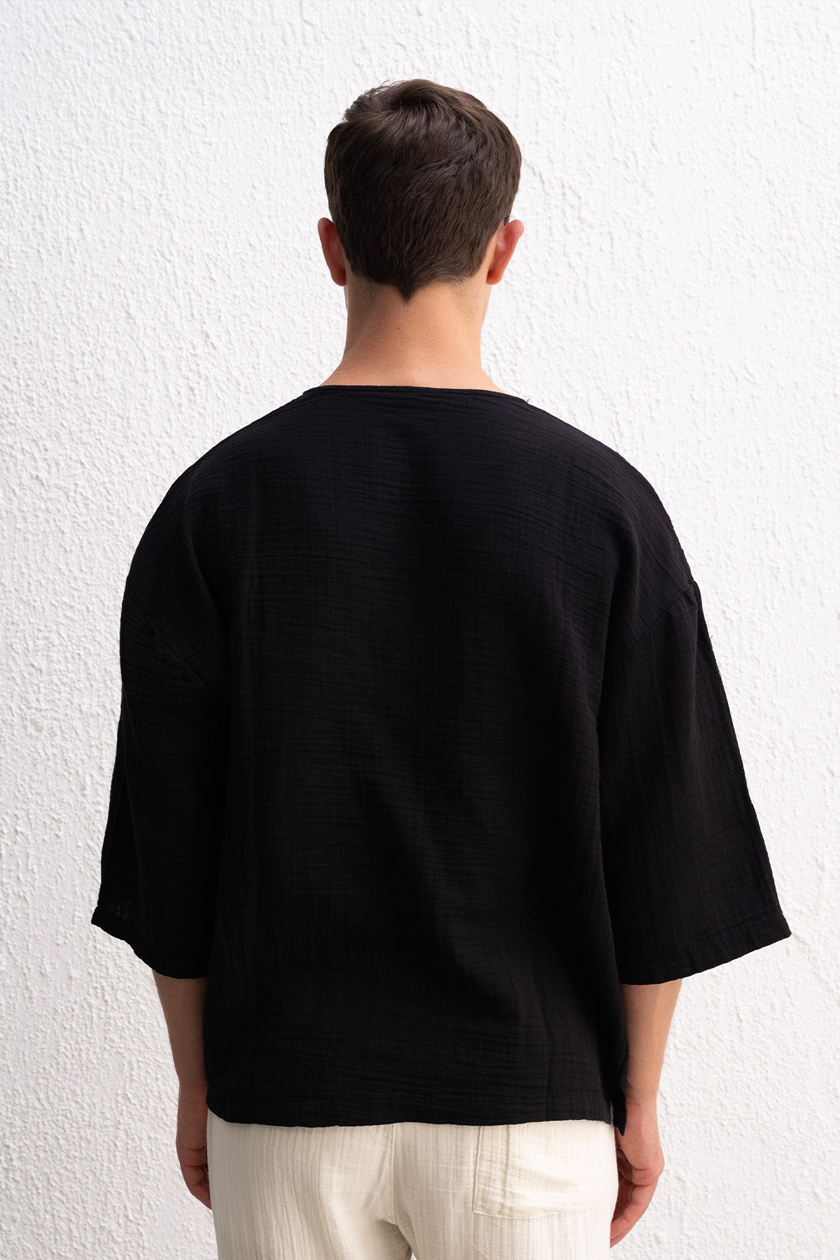 NAKIŞLI DOKULU SİYAH T-SHIRT GIESTO