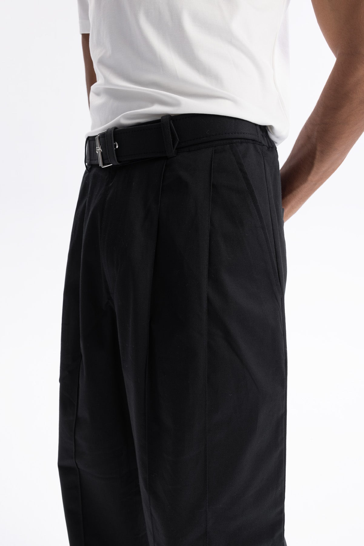 KEMERLİ KUMAŞ PANTOLON - SİYAH - PANTOLON