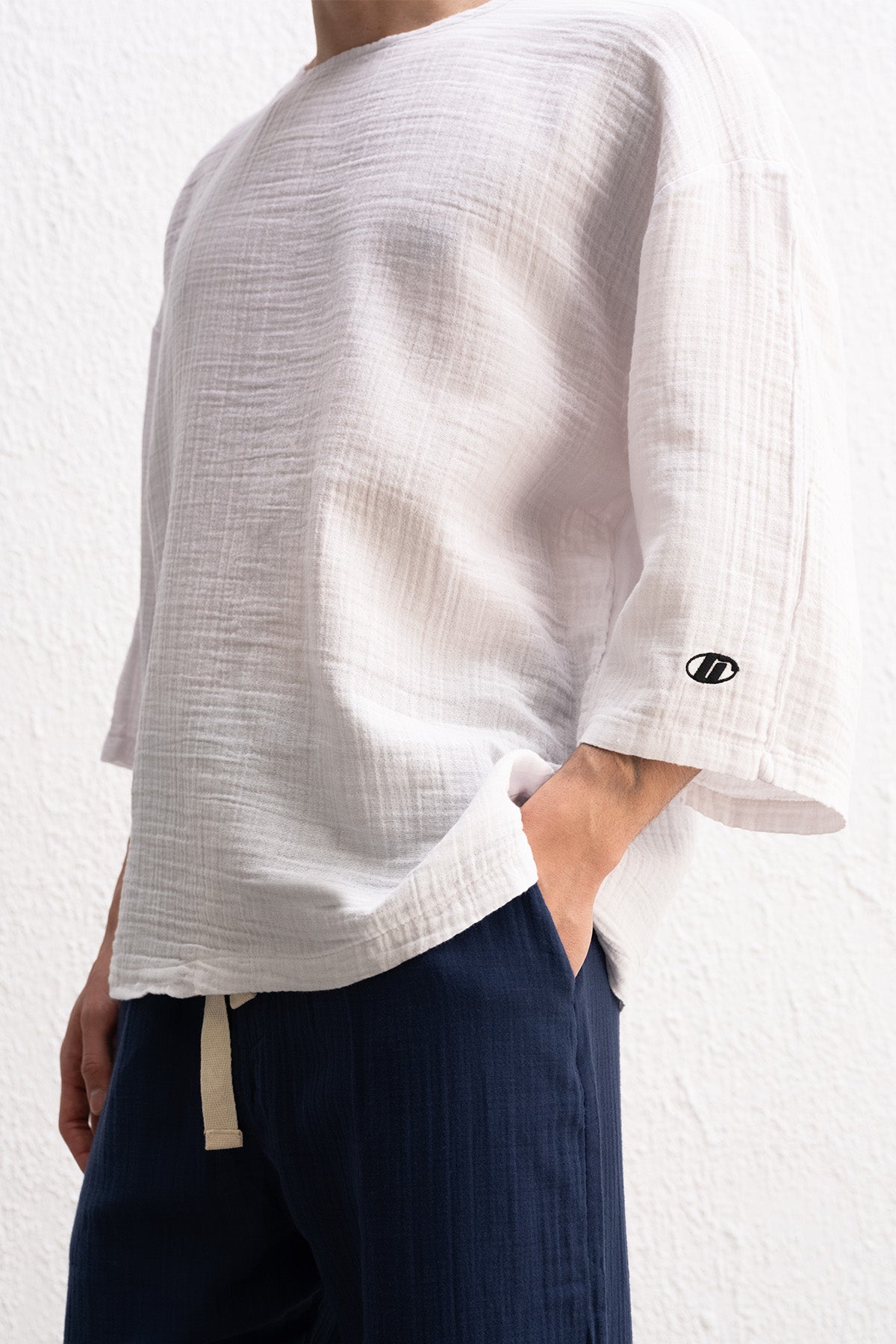 NAKIŞLI DOKULU BEYAZ T-SHIRT GIESTO