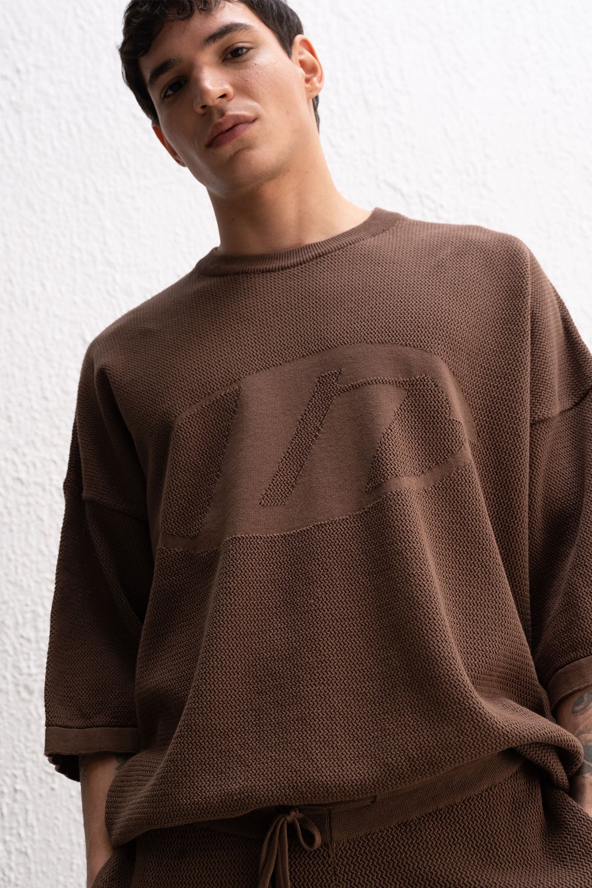 LOGO DETAYLI TRİKO KAHVERENGİ T-SHIRT GIESTO