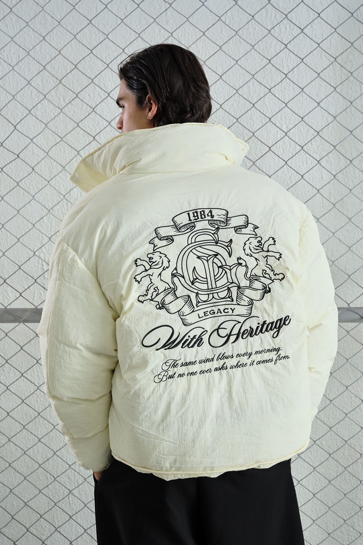 NAKIŞLI ŞİŞME EKRU MONT