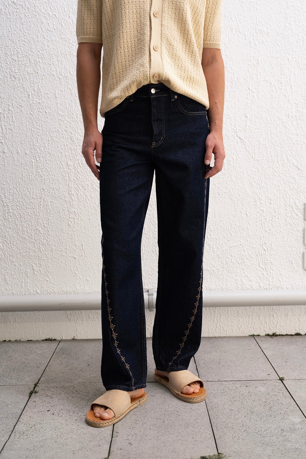 NAKIŞ DETAYLI LACİVERT JEAN GIESTO