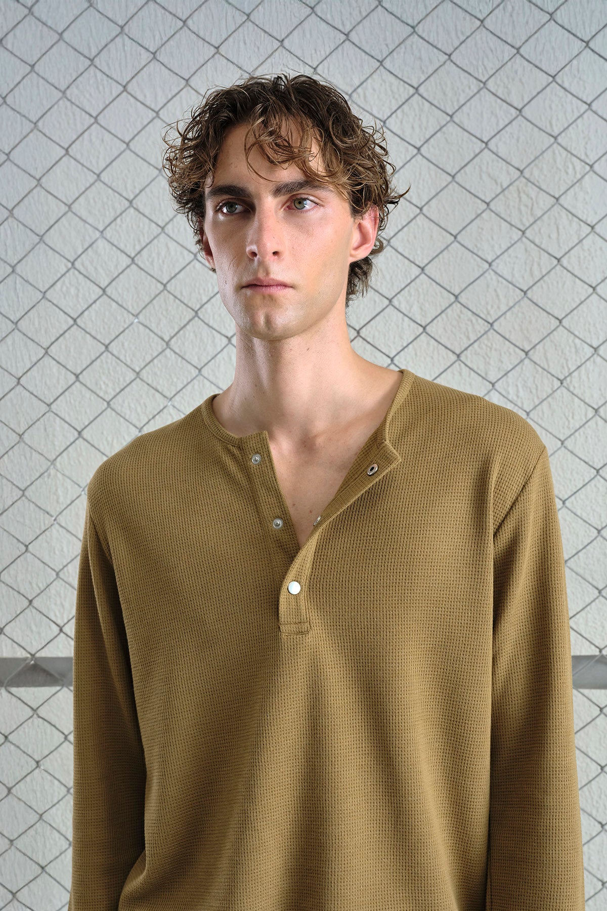 METAL ÇITÇITLI UZUN KOLLU TABA T-SHIRT