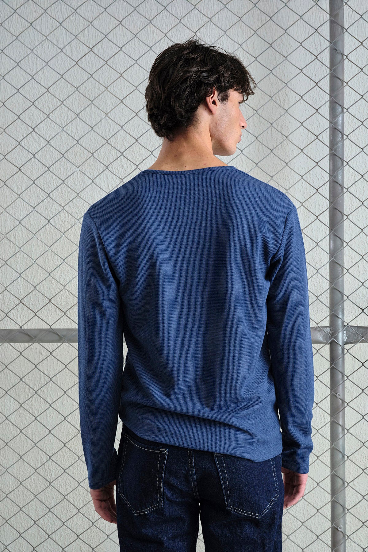 METAL ÇITÇITLI UZUN KOLLU INDIGO T-SHIRT