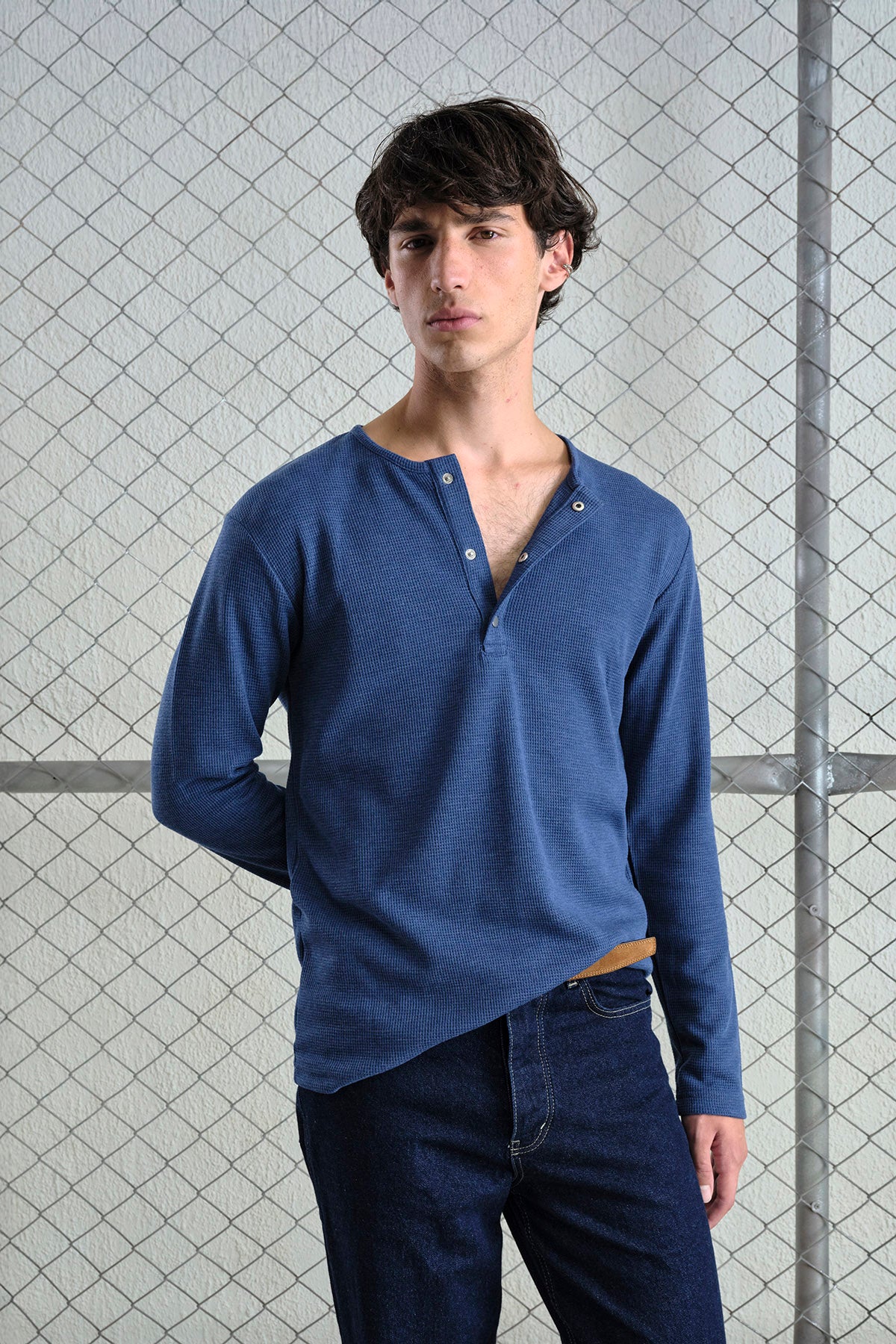 METAL ÇITÇITLI UZUN KOLLU INDIGO T-SHIRT