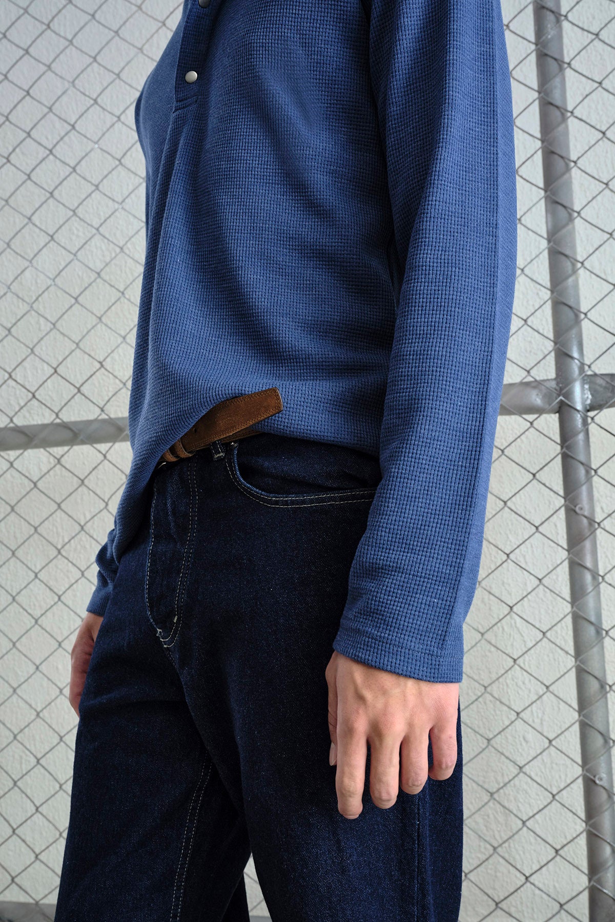 METAL ÇITÇITLI UZUN KOLLU INDIGO T-SHIRT