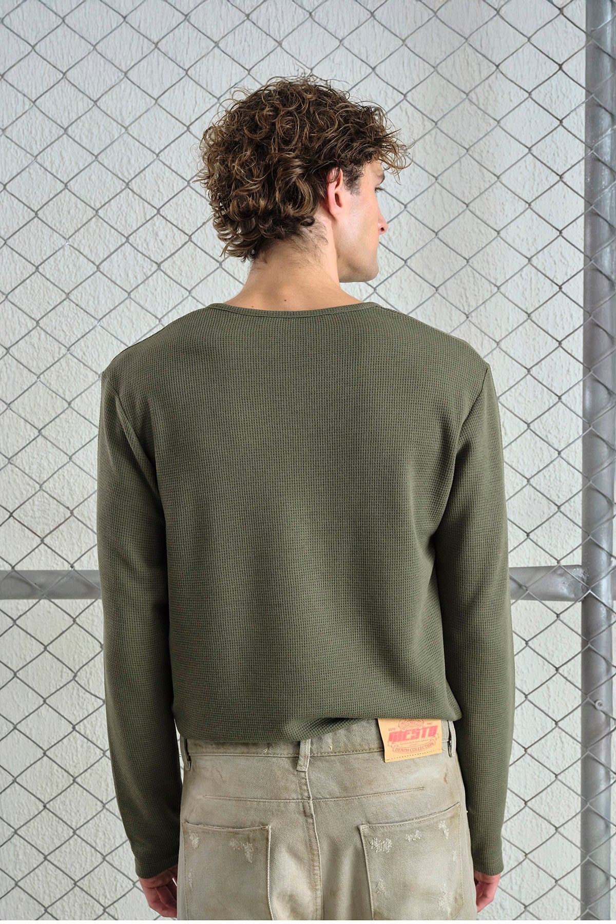 METAL ÇITÇITLI UZUN KOLLU HAKİ T-SHIRT