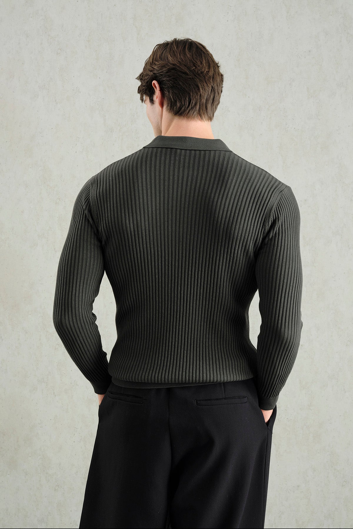 DAR KESİM DÜĞMELİ POLO YAKA TRİKO HAKİ T-SHIRT