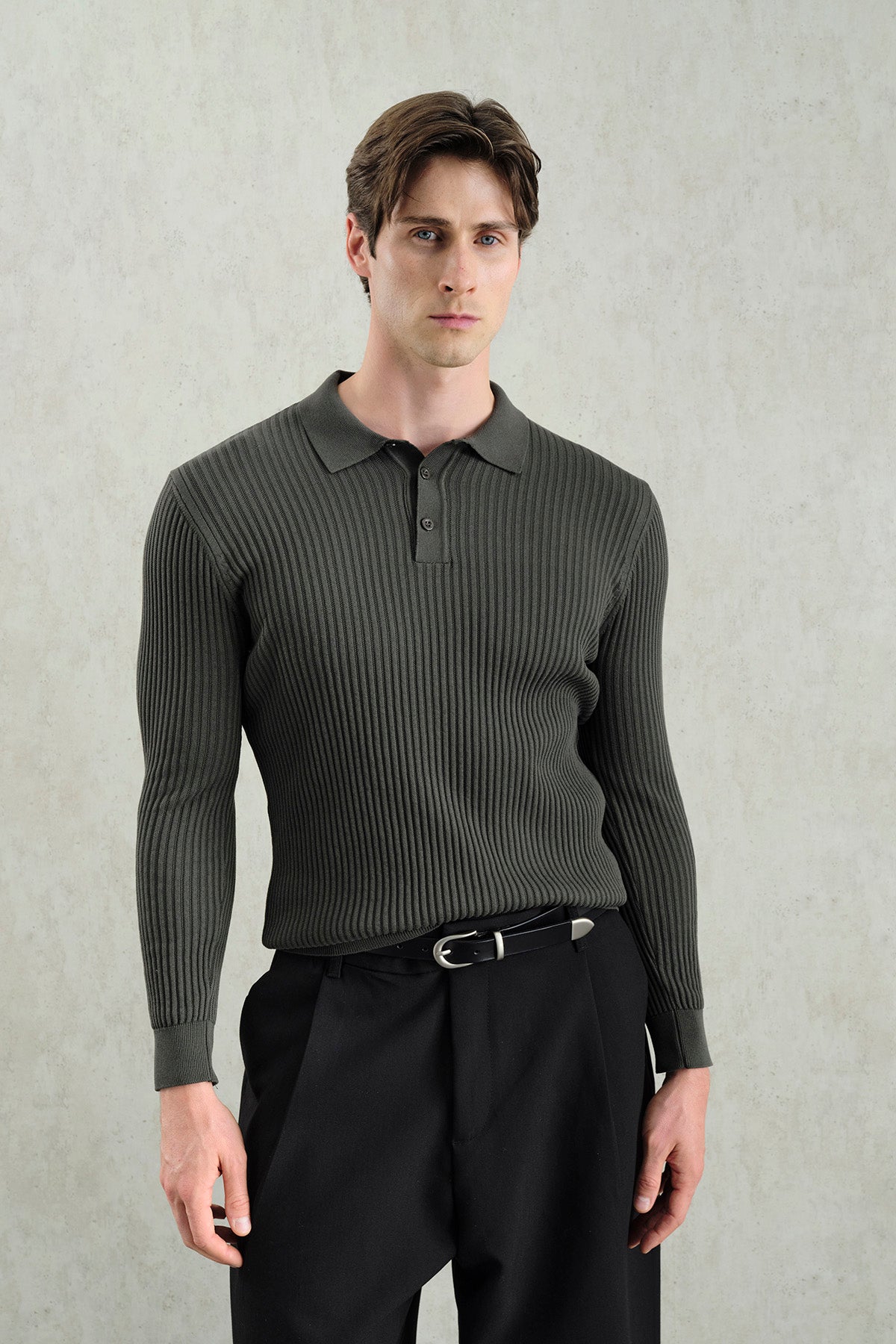 DAR KESİM DÜĞMELİ POLO YAKA TRİKO HAKİ T-SHIRT