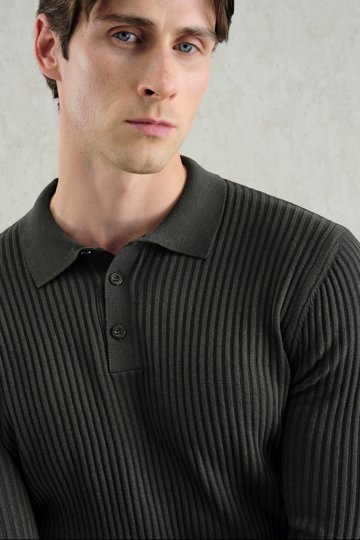 DAR KESİM DÜĞMELİ POLO YAKA TRİKO HAKİ T-SHIRT