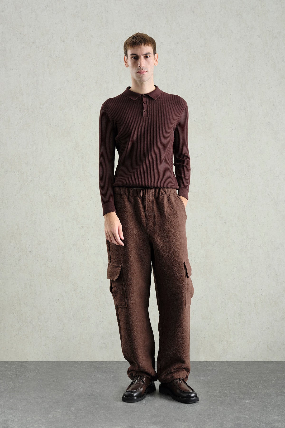 DAR KESİM DÜĞMELİ POLO YAKA TRİKO KAHVERENGİ T-SHIRT