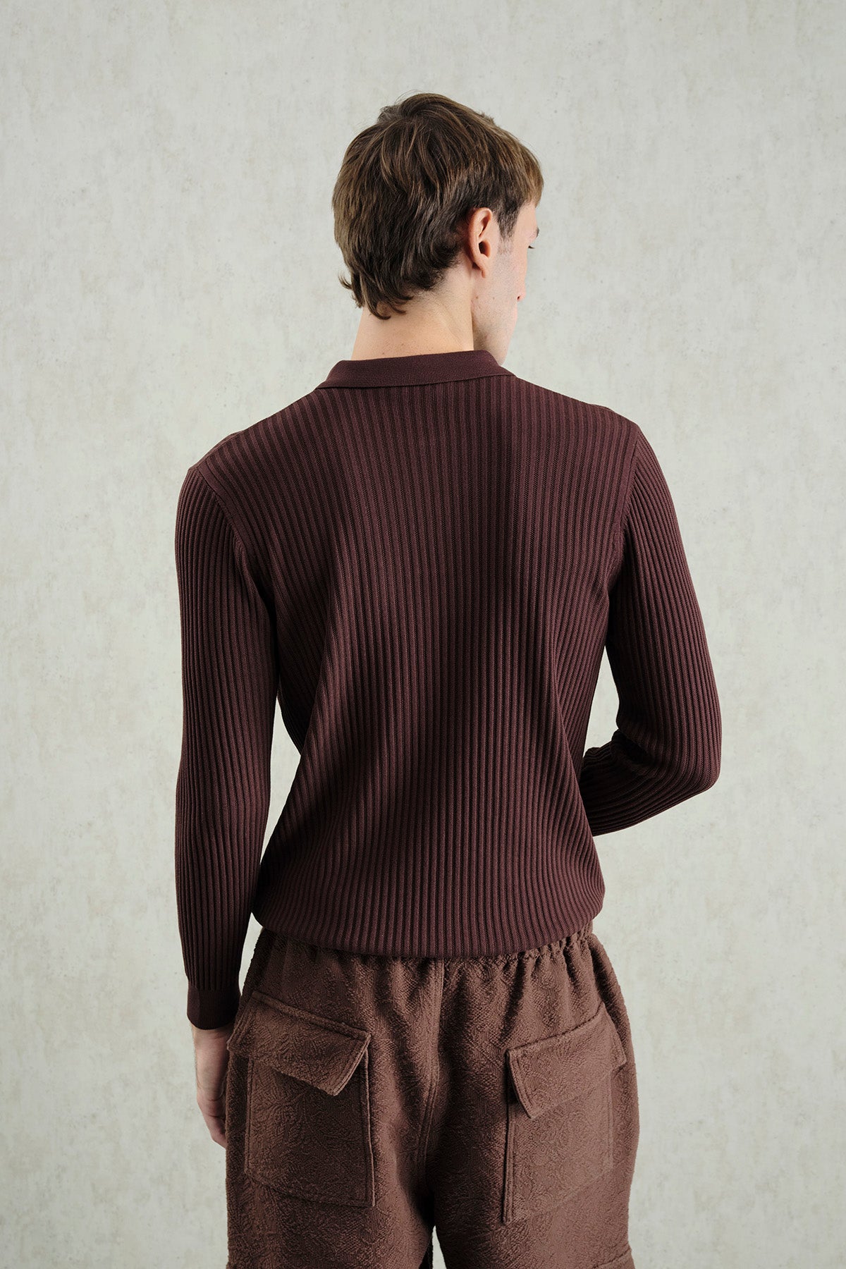 DAR KESİM DÜĞMELİ POLO YAKA TRİKO KAHVERENGİ T-SHIRT