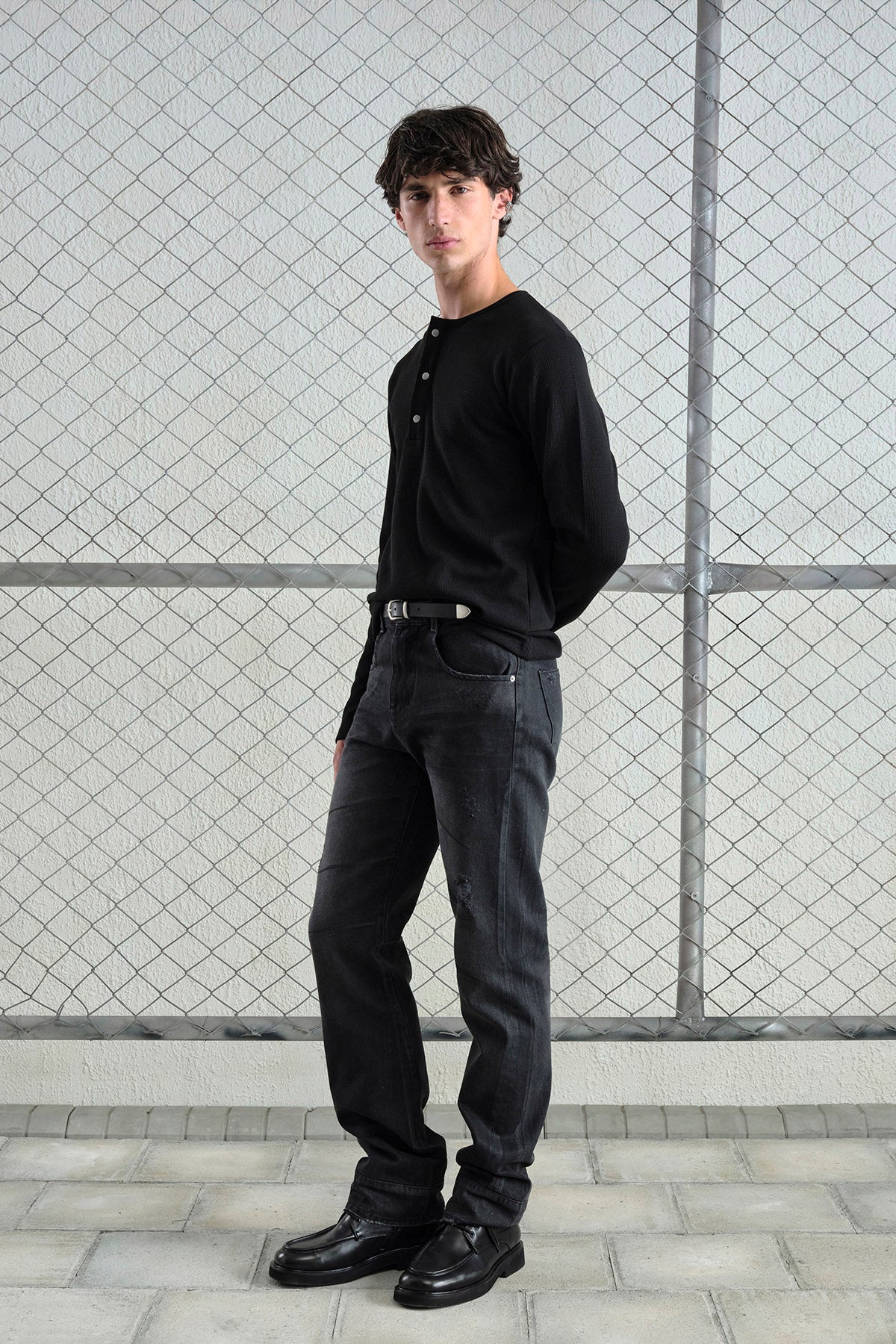 METAL ÇITÇITLI UZUN KOLLU SİYAH T-SHIRT