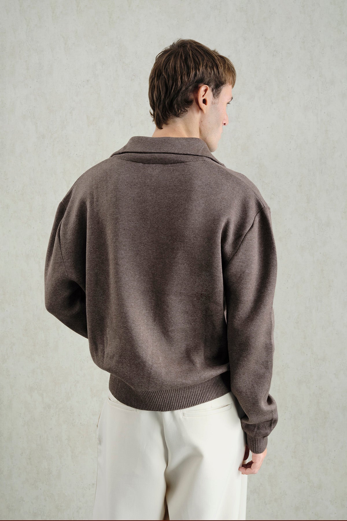 FERMUARLI REGULAR FIT YÜKSEK YAKA KAHVERENGİ KAZAK