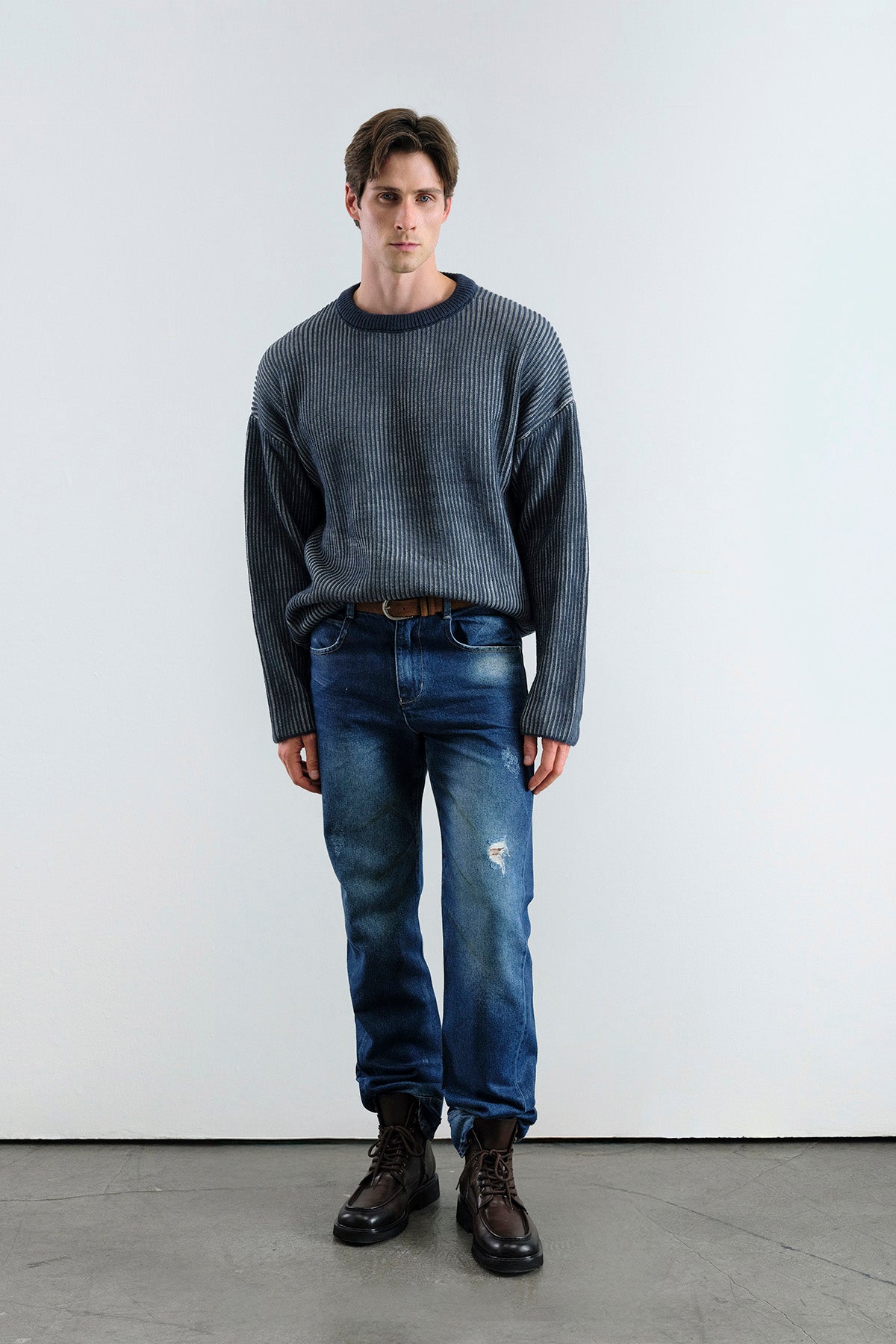 EFEKTLİ TRİKO LACİVERT KAZAK