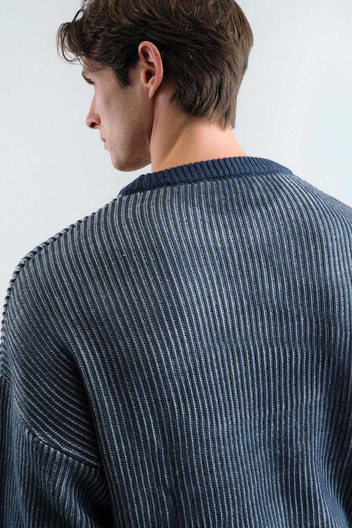 EFEKTLİ TRİKO LACİVERT KAZAK