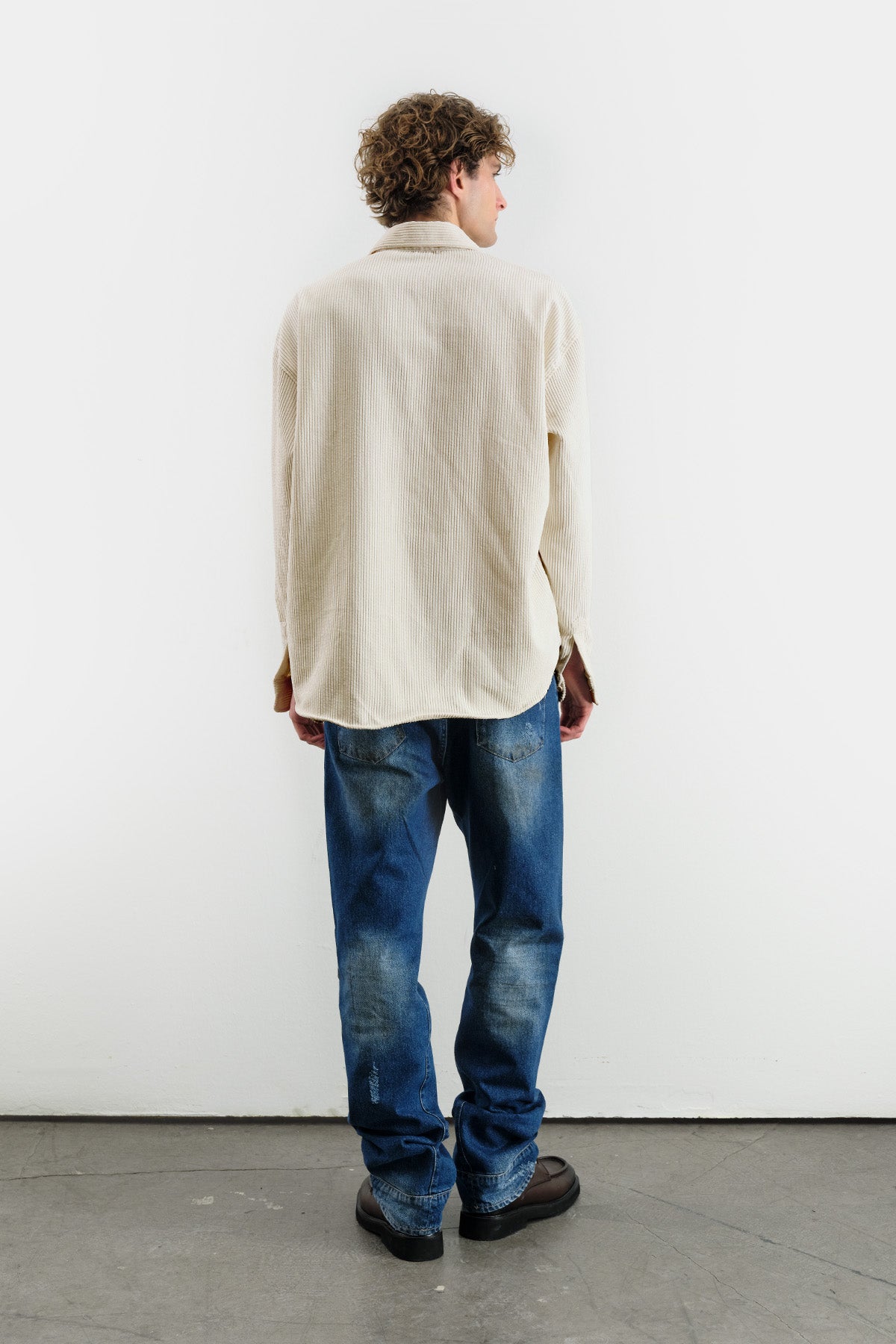 OVERSIZE DÖKÜMLÜ KADİFE BEJ GÖMLEK