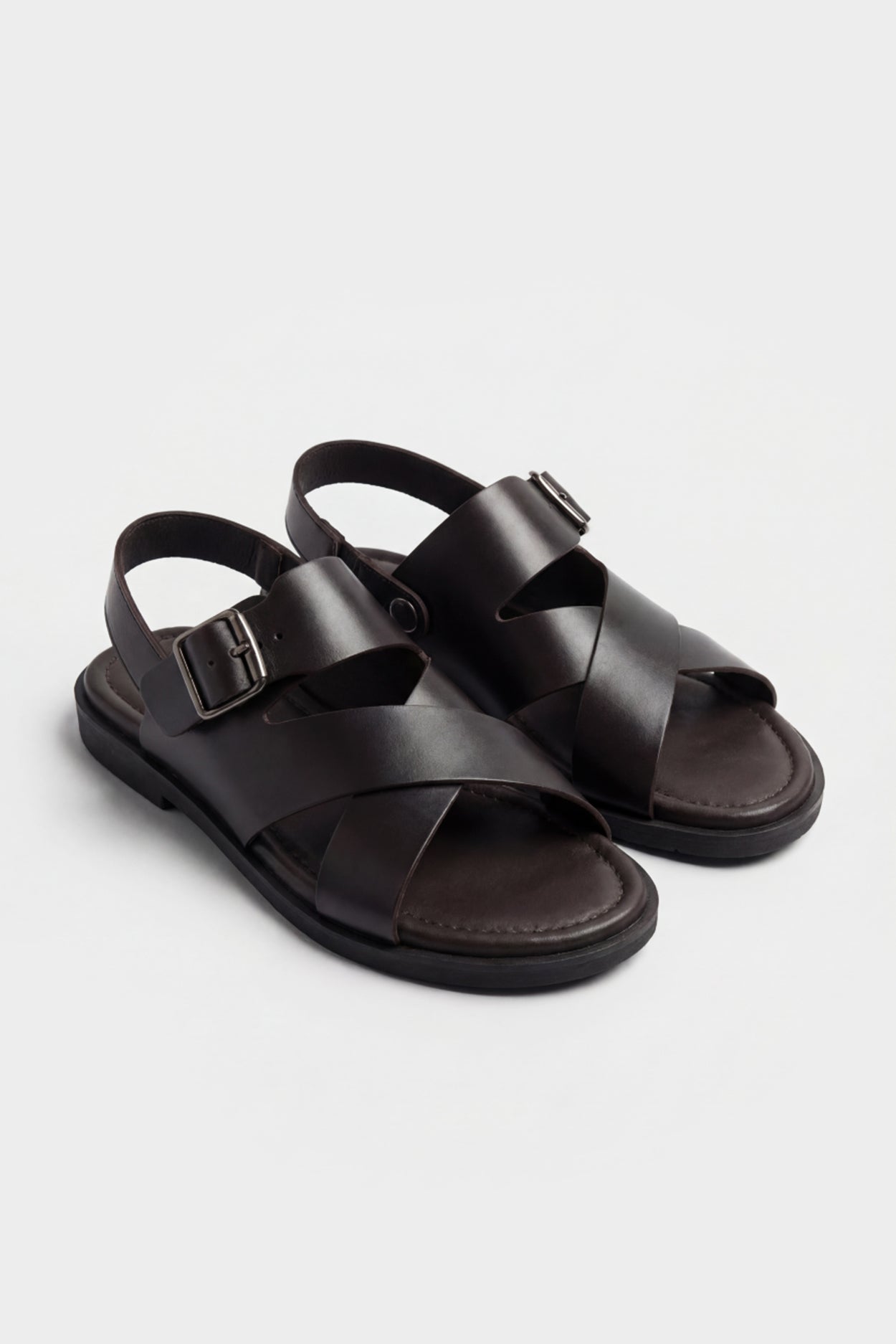 BROWN LEATHER SANDALS WITH CROSS-STRAP BUCKLE