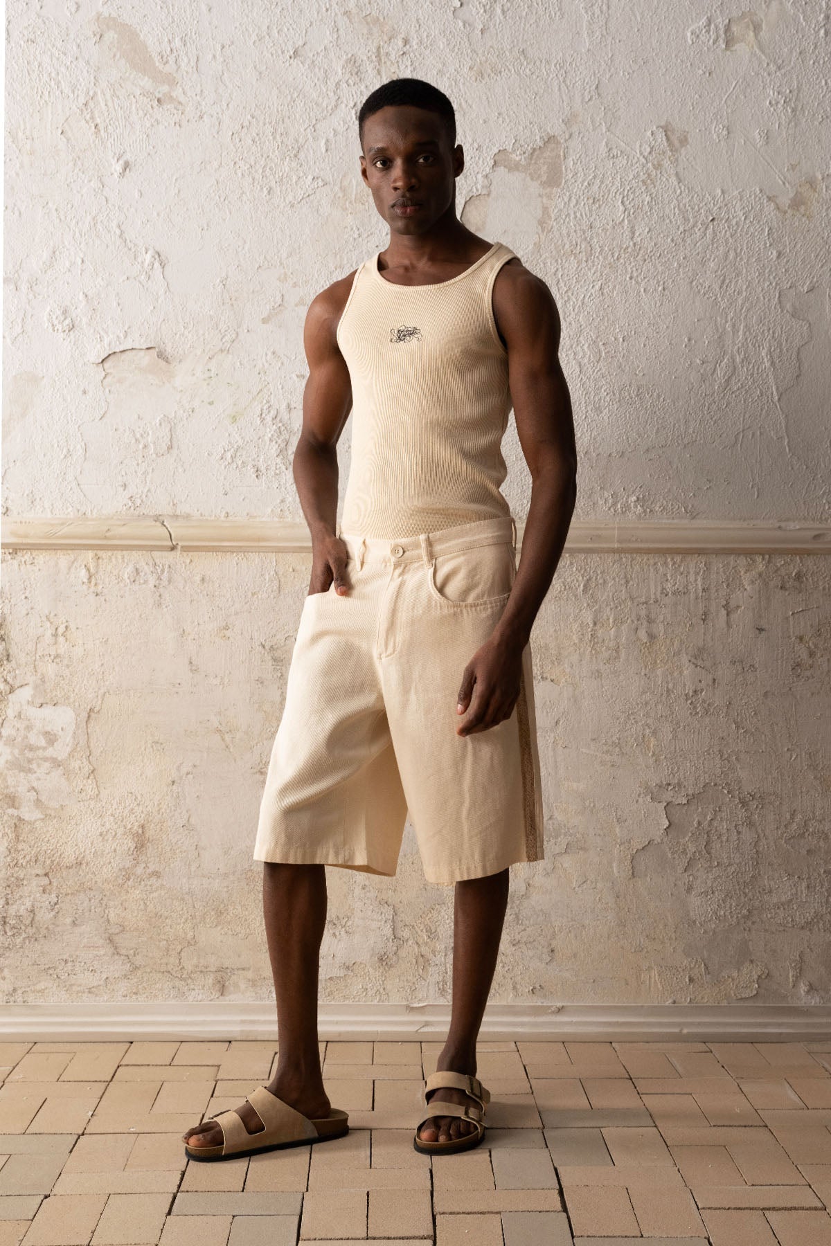 STRIPED GABARDINE BEIGE SHORTS