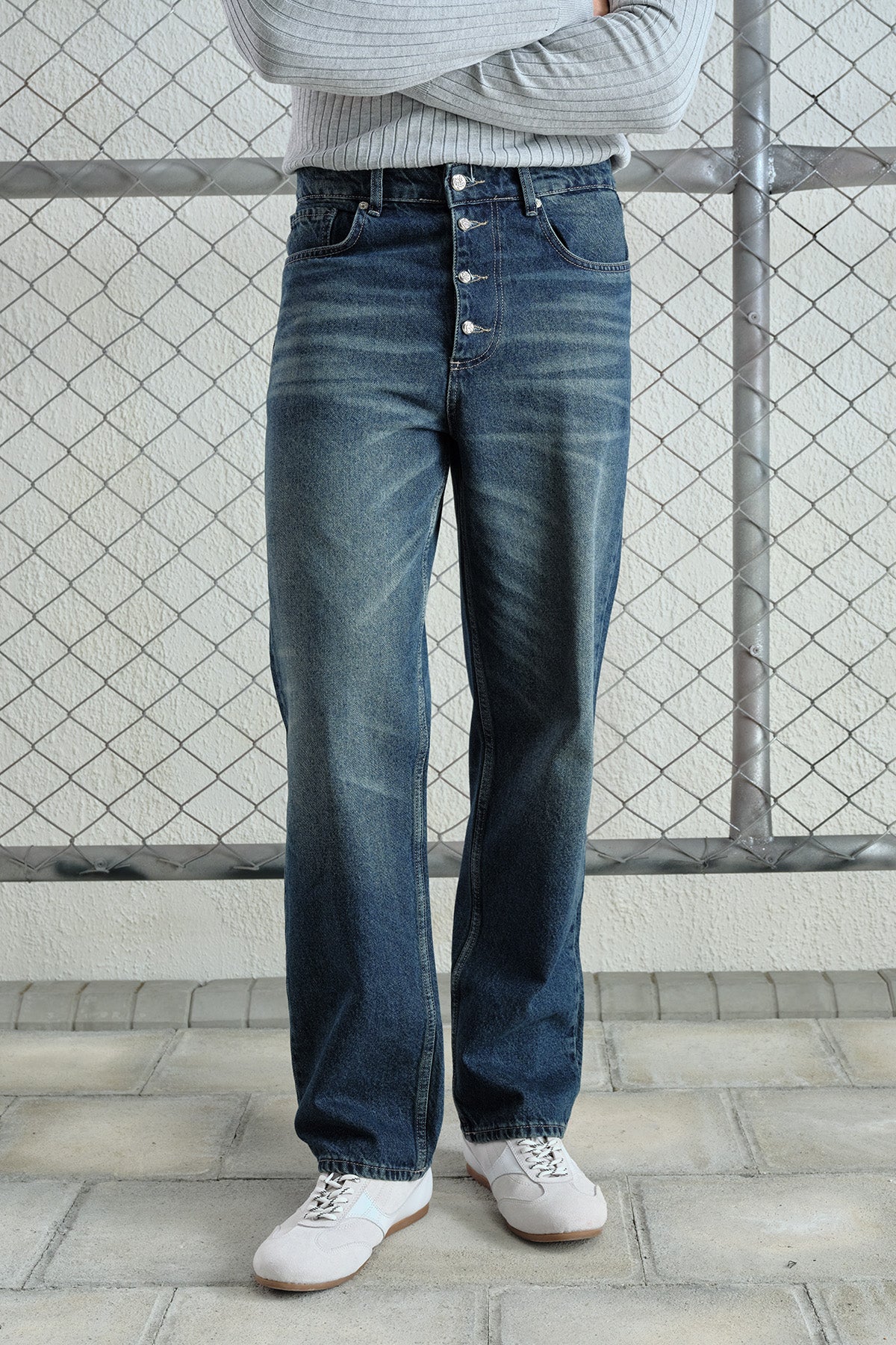 DIŞTAN DÜĞMELİ REGULAR FIT LACİVERT JEAN