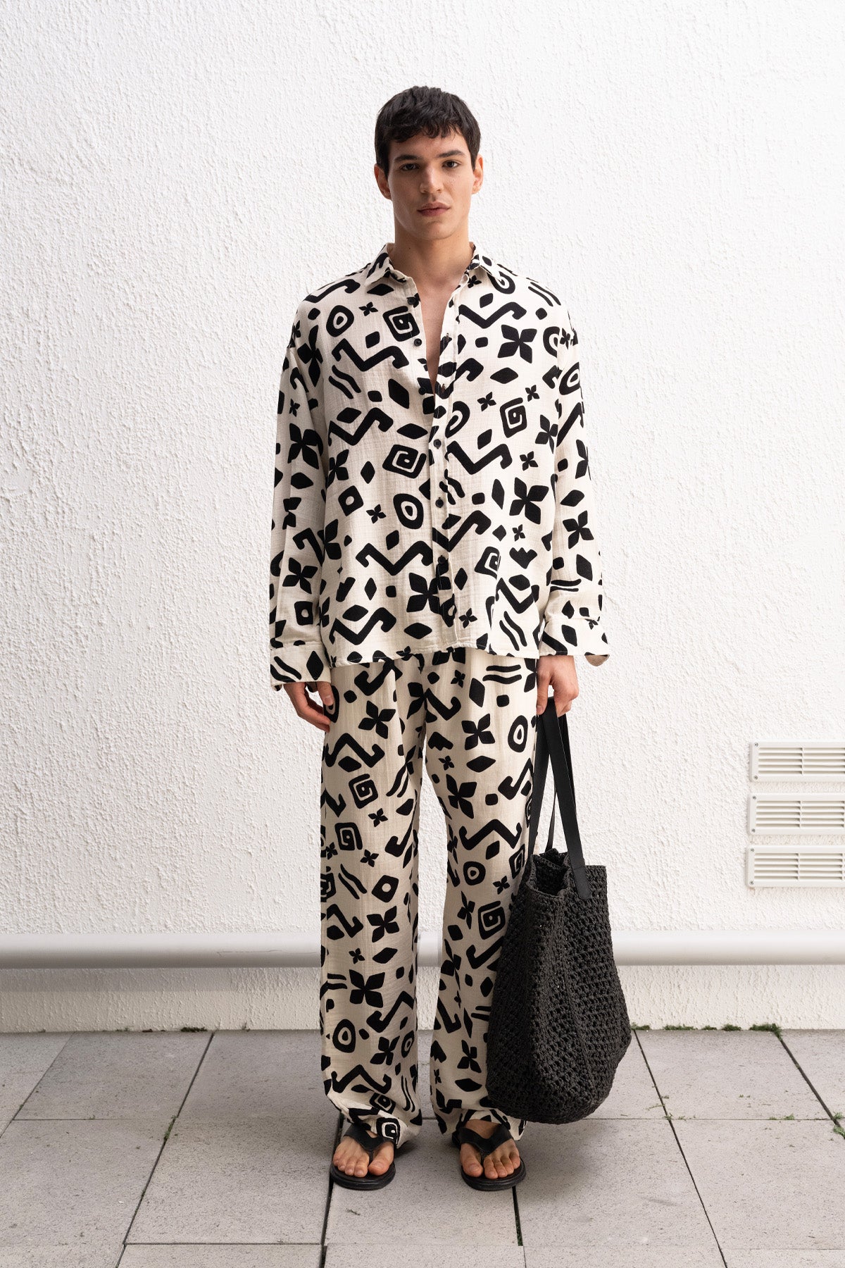 BEIGE TROUSERS WITH ETHNIC PATTERN