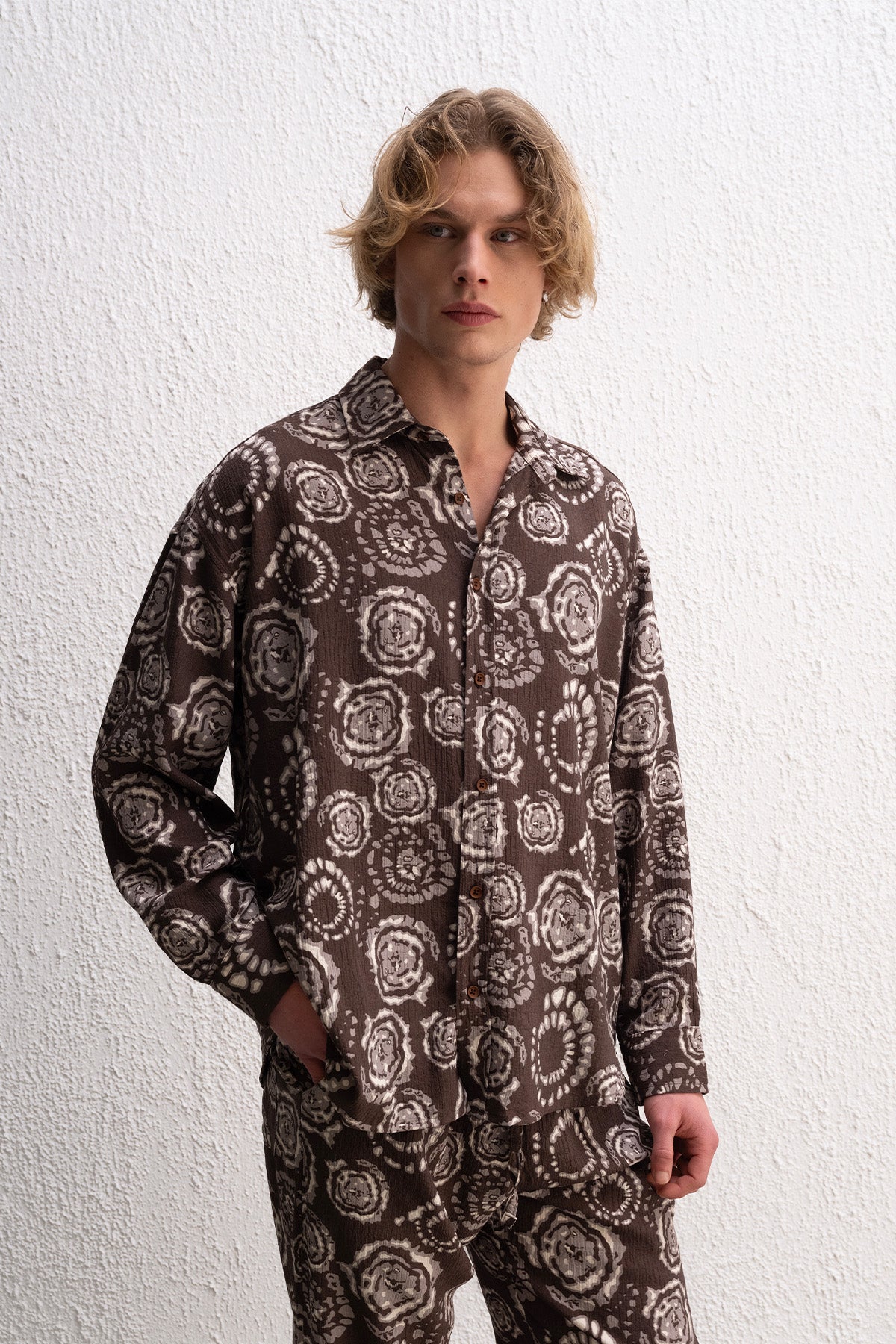 PATTERNED BROWN SHIRT