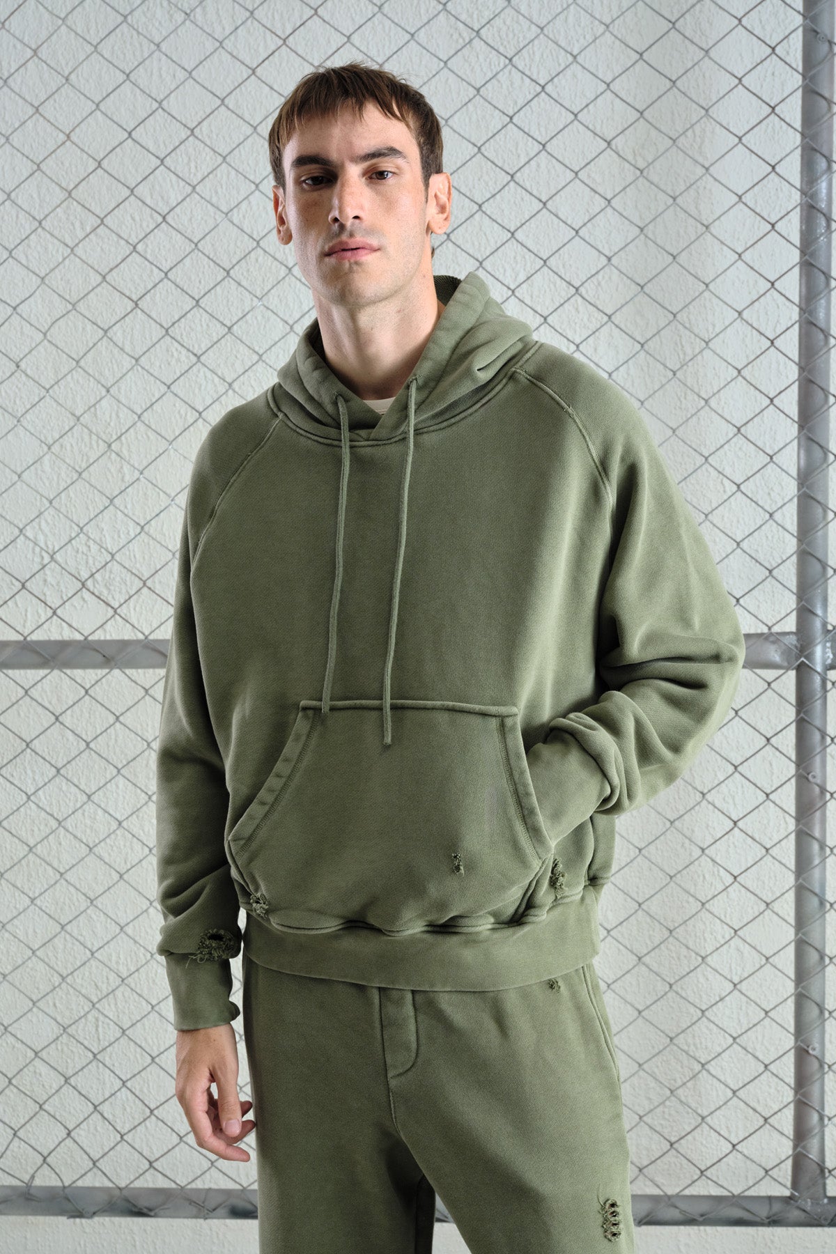 EFEKTLİ YIKAMALI HAKİ SWEATSHIRT