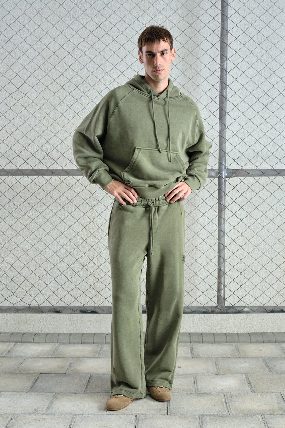 EFEKTLİ YIKAMALI HAKİ SWEATSHIRT