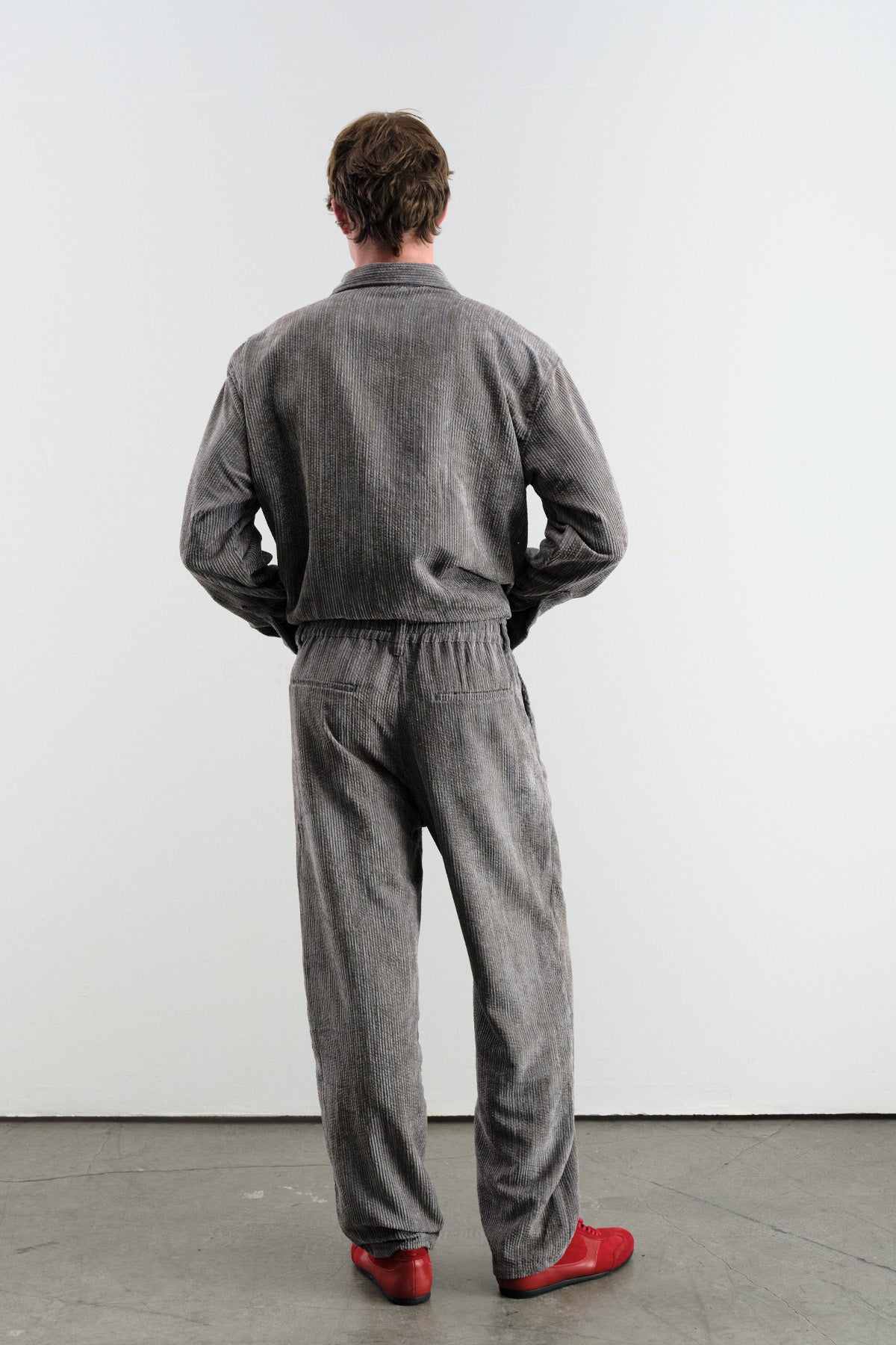 EFEKTLİ PİLİLİ KADİFE ANTRASİT PANTOLON