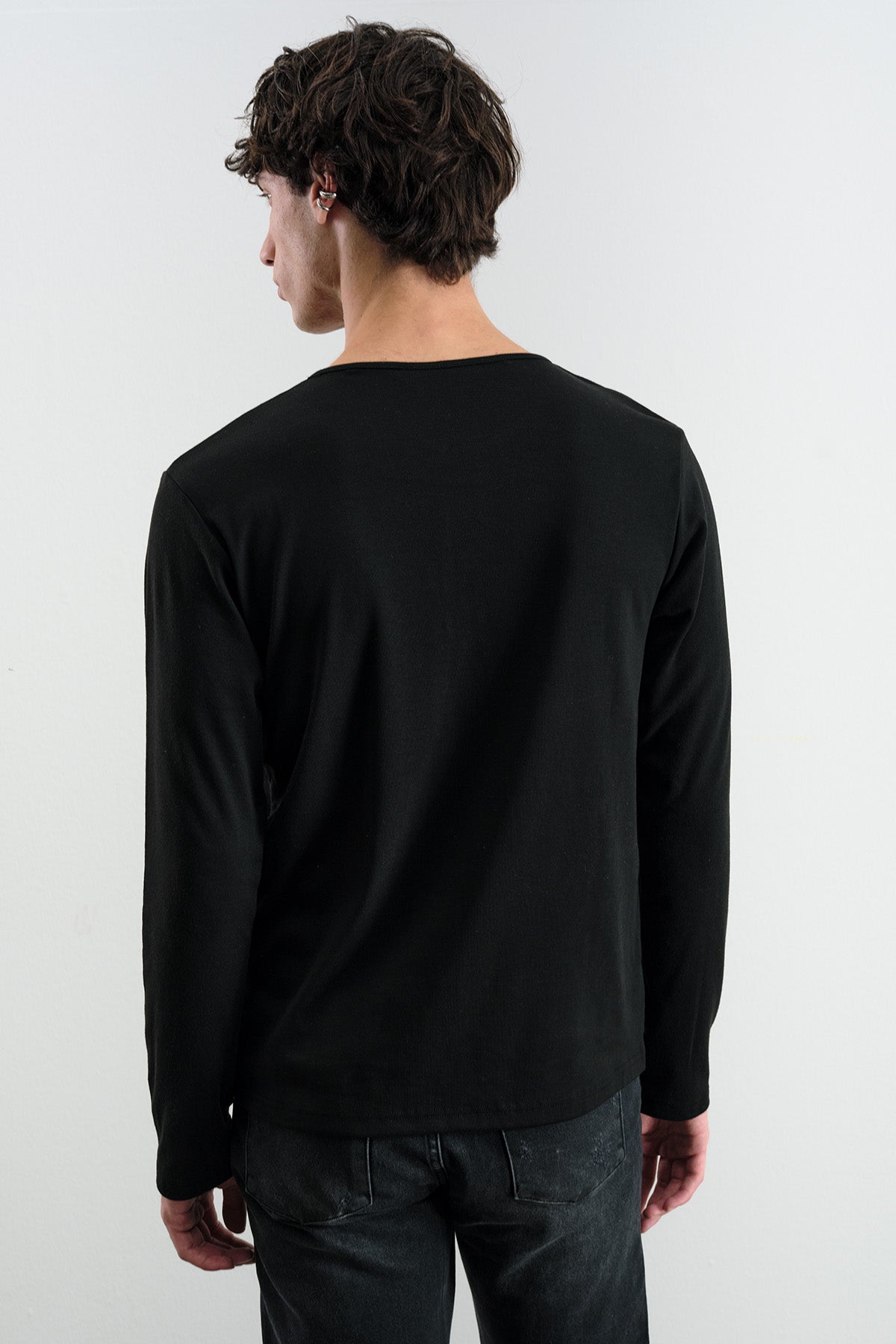 İÇİ ATLETLİ UZUN KOL SİYAH T-SHIRT