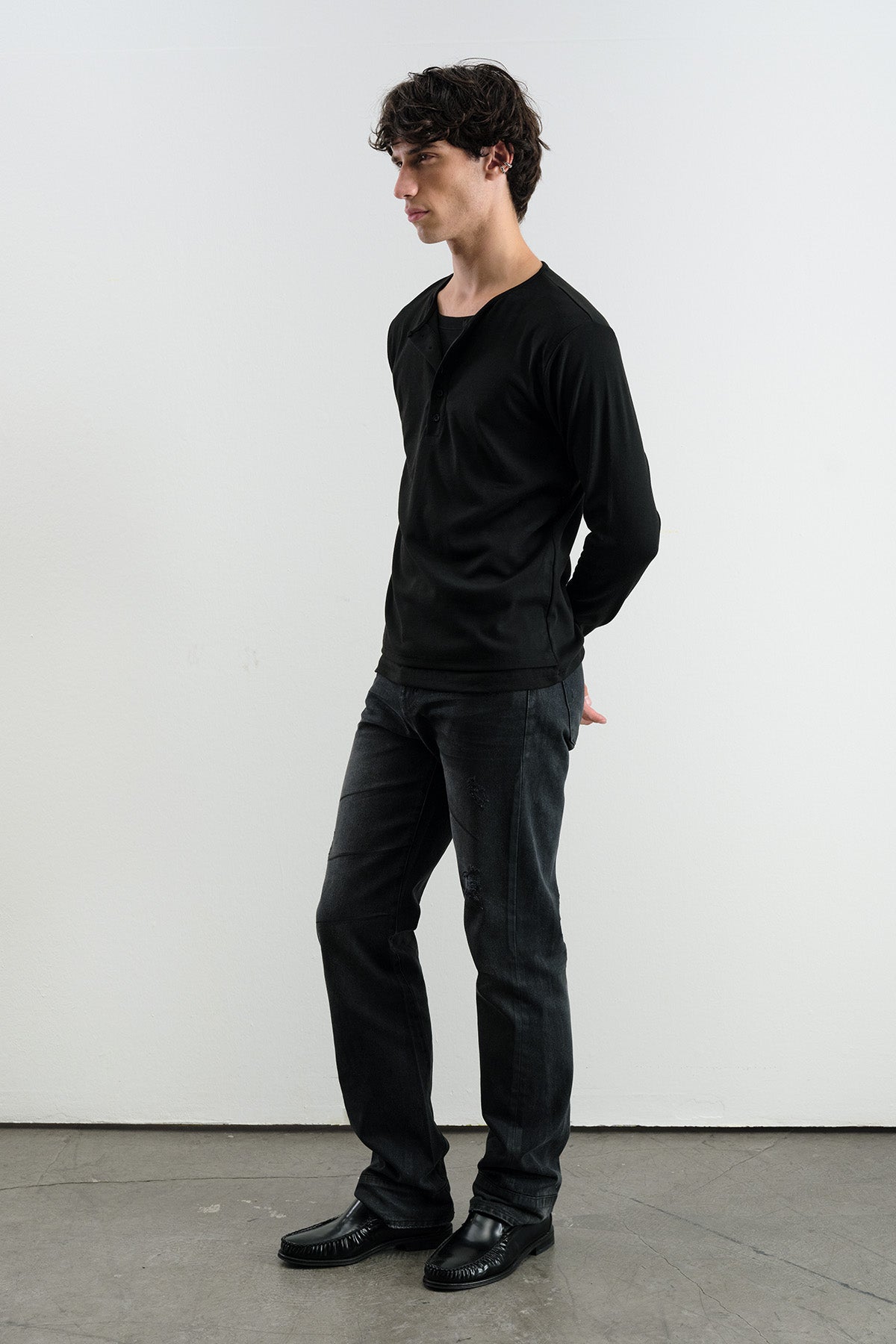 İÇİ ATLETLİ UZUN KOL SİYAH T-SHIRT