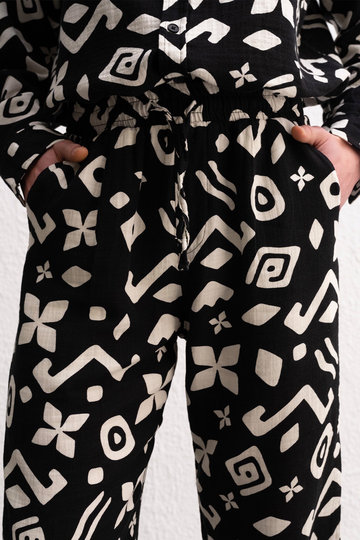 BLACK TROUSERS WITH ETHNIC PATTERN