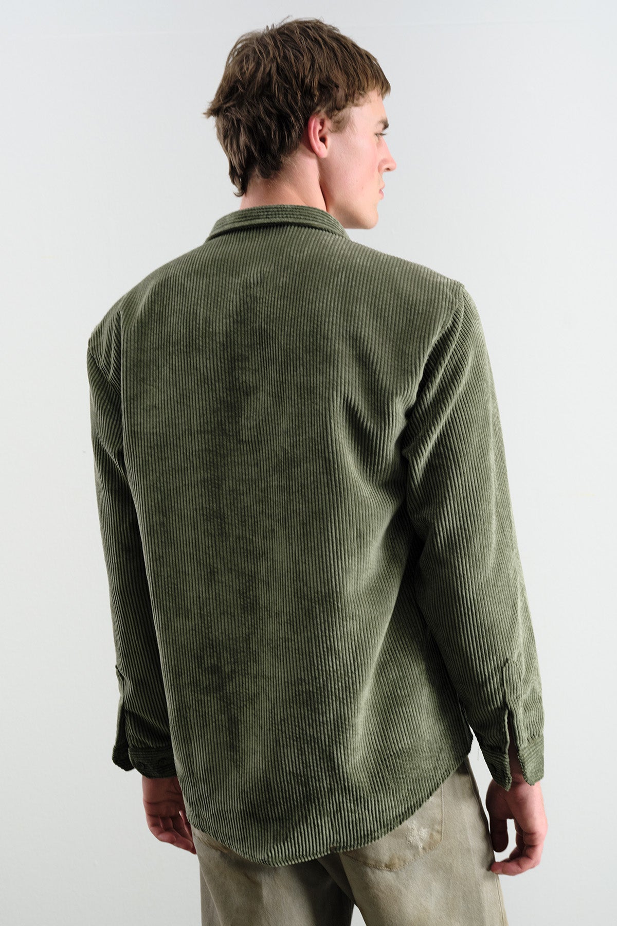 OVERSIZE DÖKÜMLÜ KADİFE HAKİ GÖMLEK