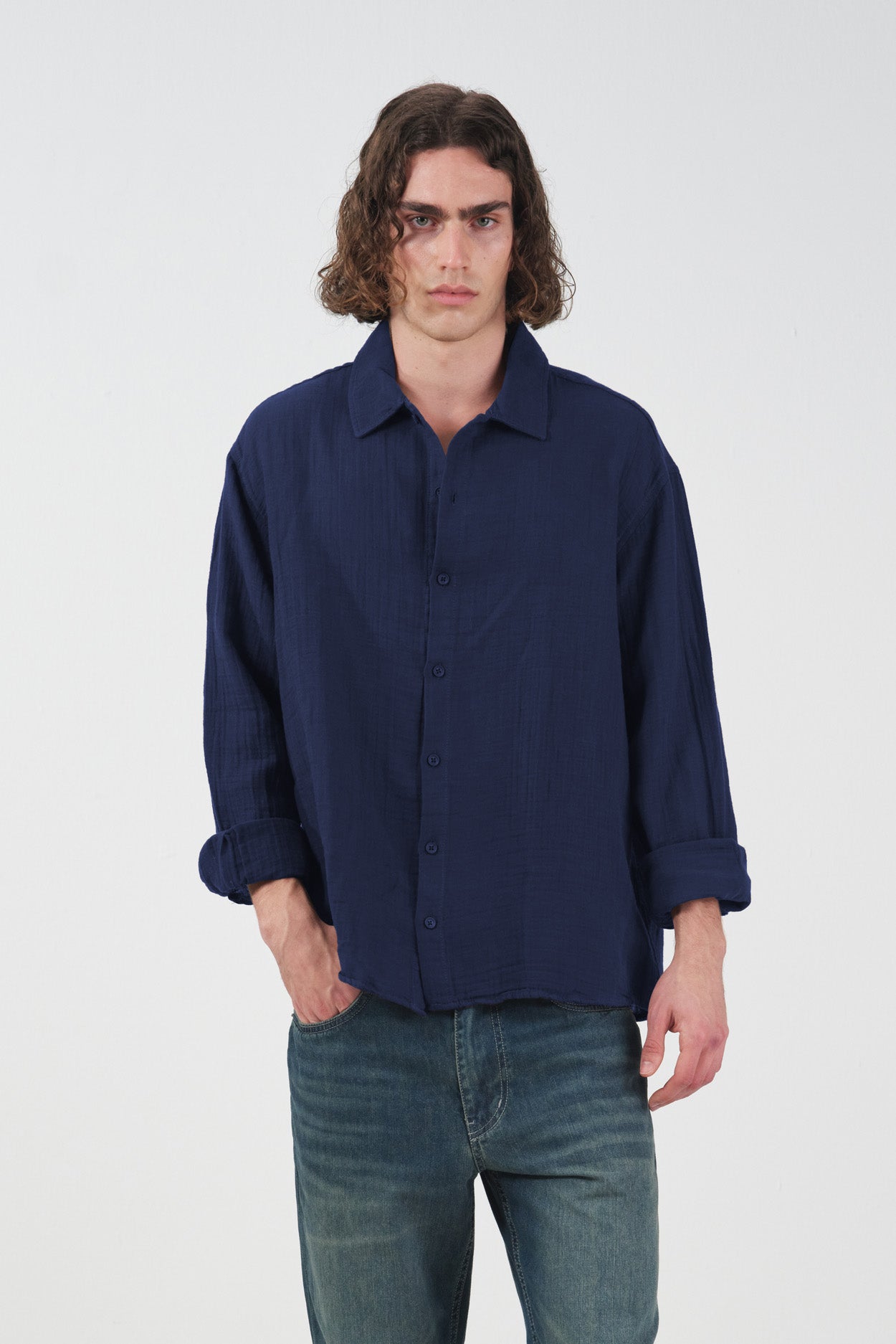 TEXTURED NAVY MUSLIN SHIRT
