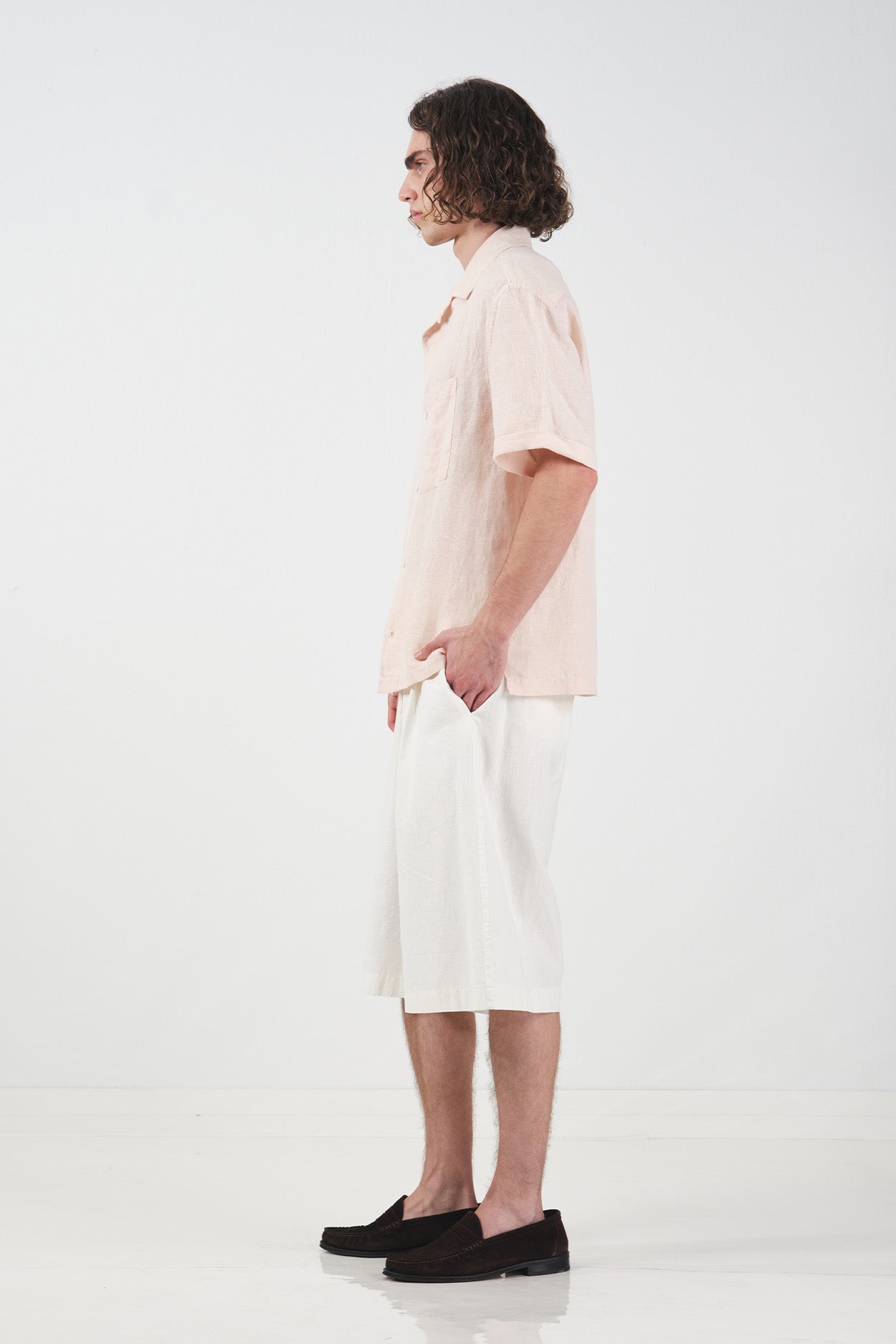 LACE-UP WHITE LINEN SHORTS