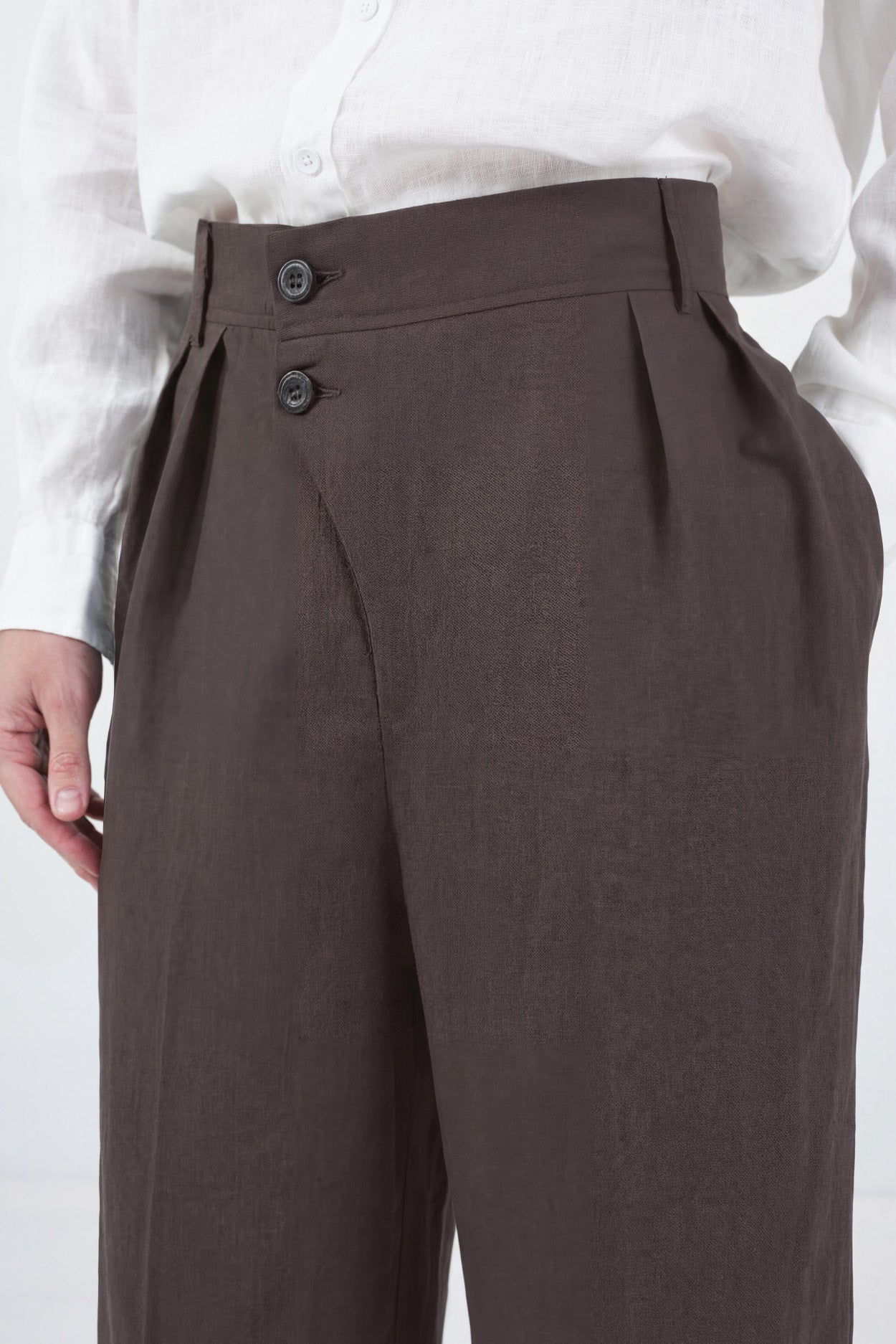 DÖKÜMLÜ ÇİFT DÜĞMELİ KAHVERENGİ KETEN PANTOLON