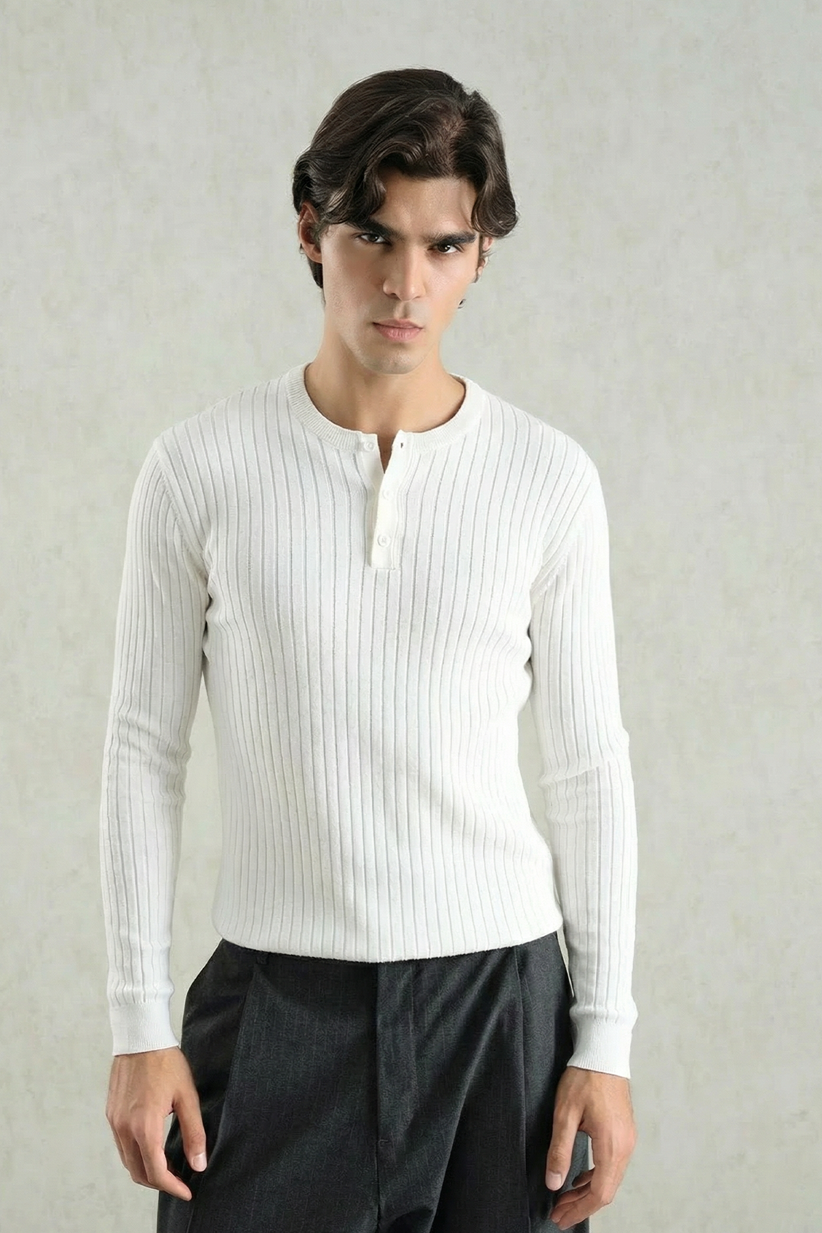 DAR KESİM DÜĞMELİ BEYAZ POLO YAKA TRİKO