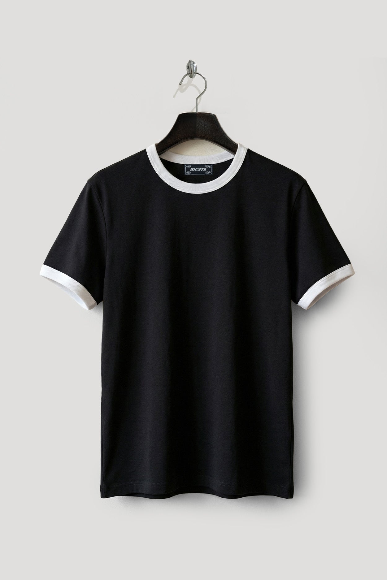 KONTRAST DETAYLI BİSİKLET YAKA SİYAH T-SHIRT