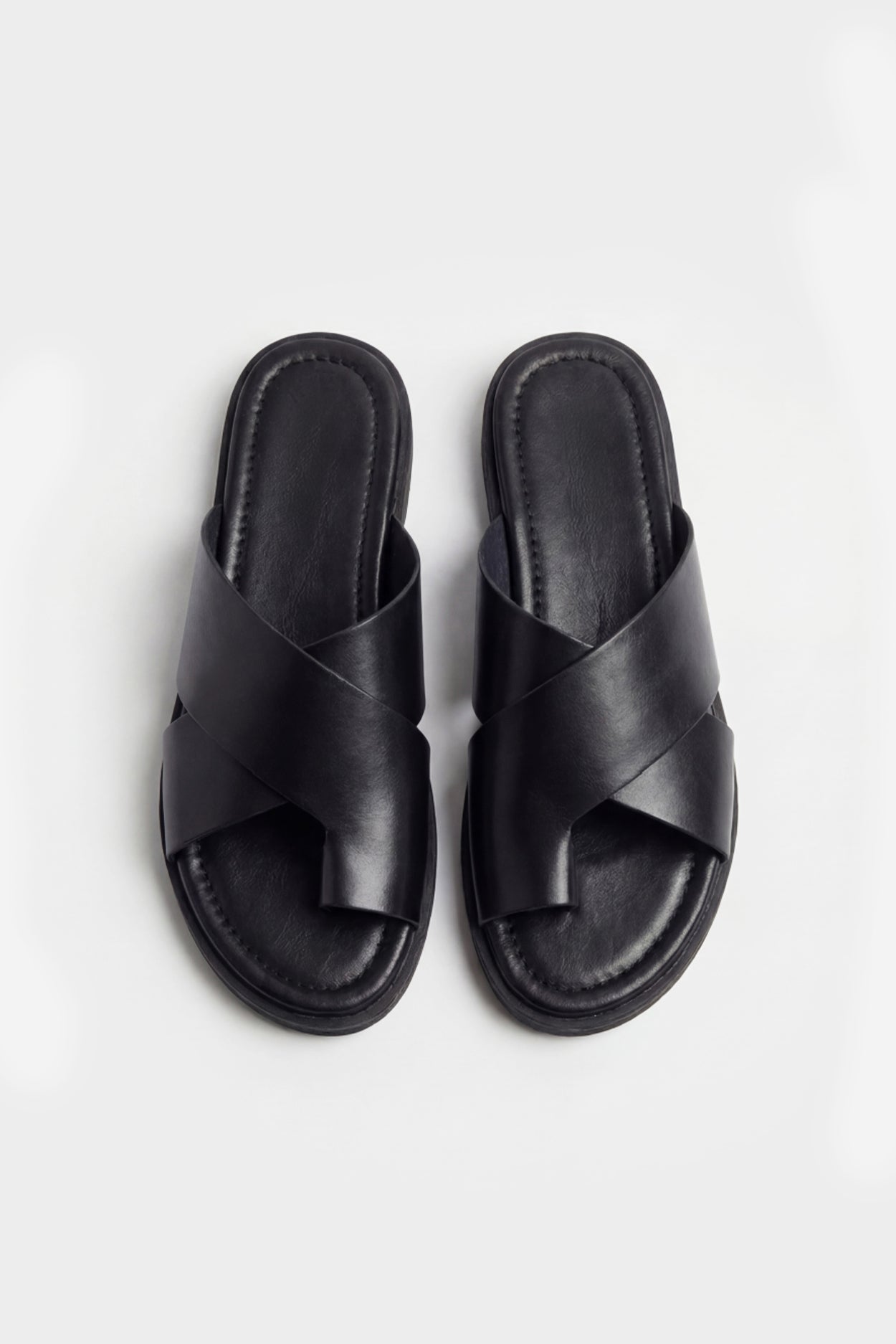 ÇAPRAZ BANTLI DERİ SİYAH TERLİK