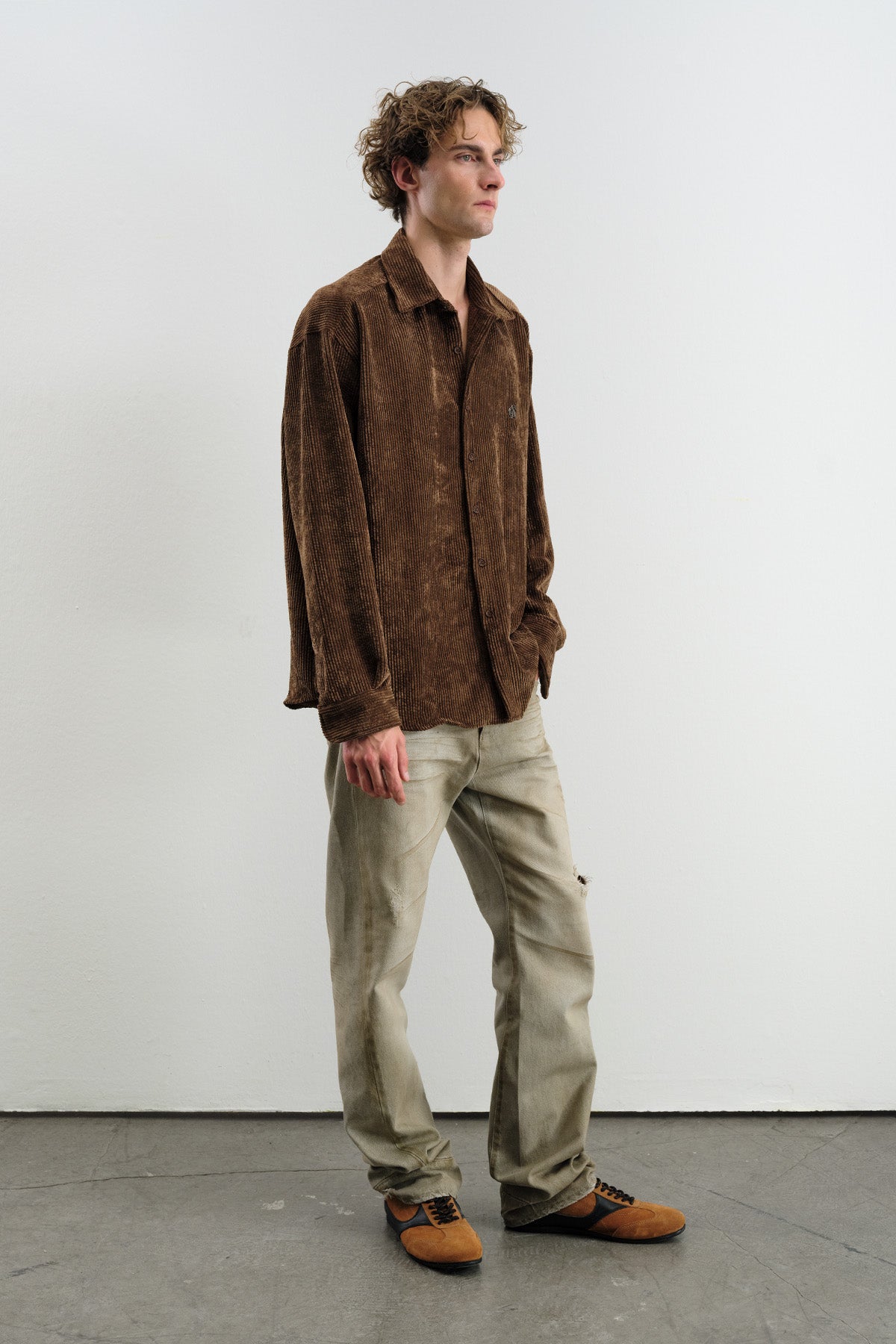 OVERSIZE DÖKÜMLÜ KADİFE KAHVERENGİ GÖMLEK
