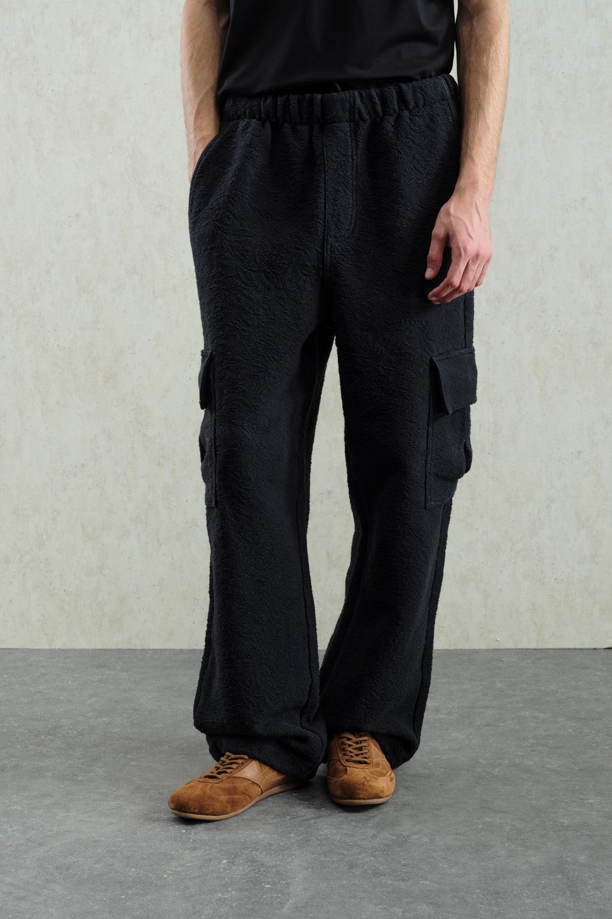 JACQUARD PATTERNED BLACK CARGO PANTS