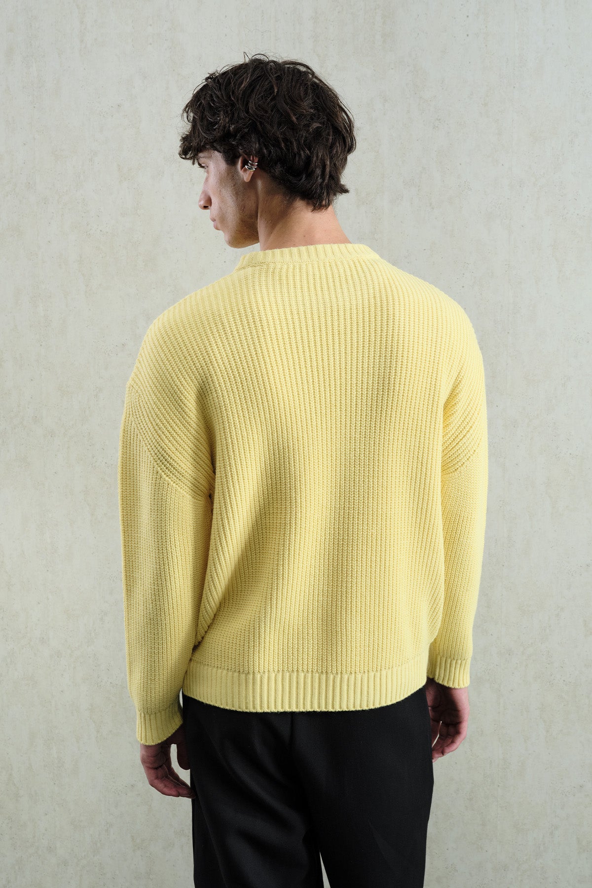 LOOSE-FIT TEXTURED RIBBED YELLOW KNITTED SWEATER
