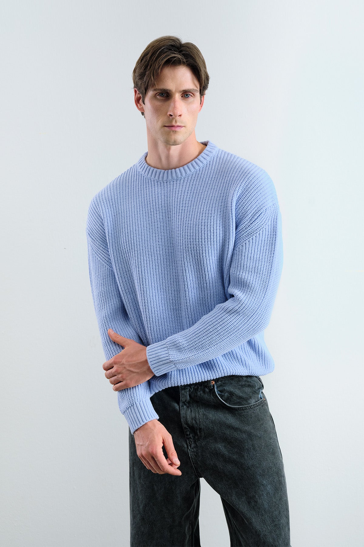 LOOSE FIT TEXTURED RIBBED BLUE KNITTED SWEATER