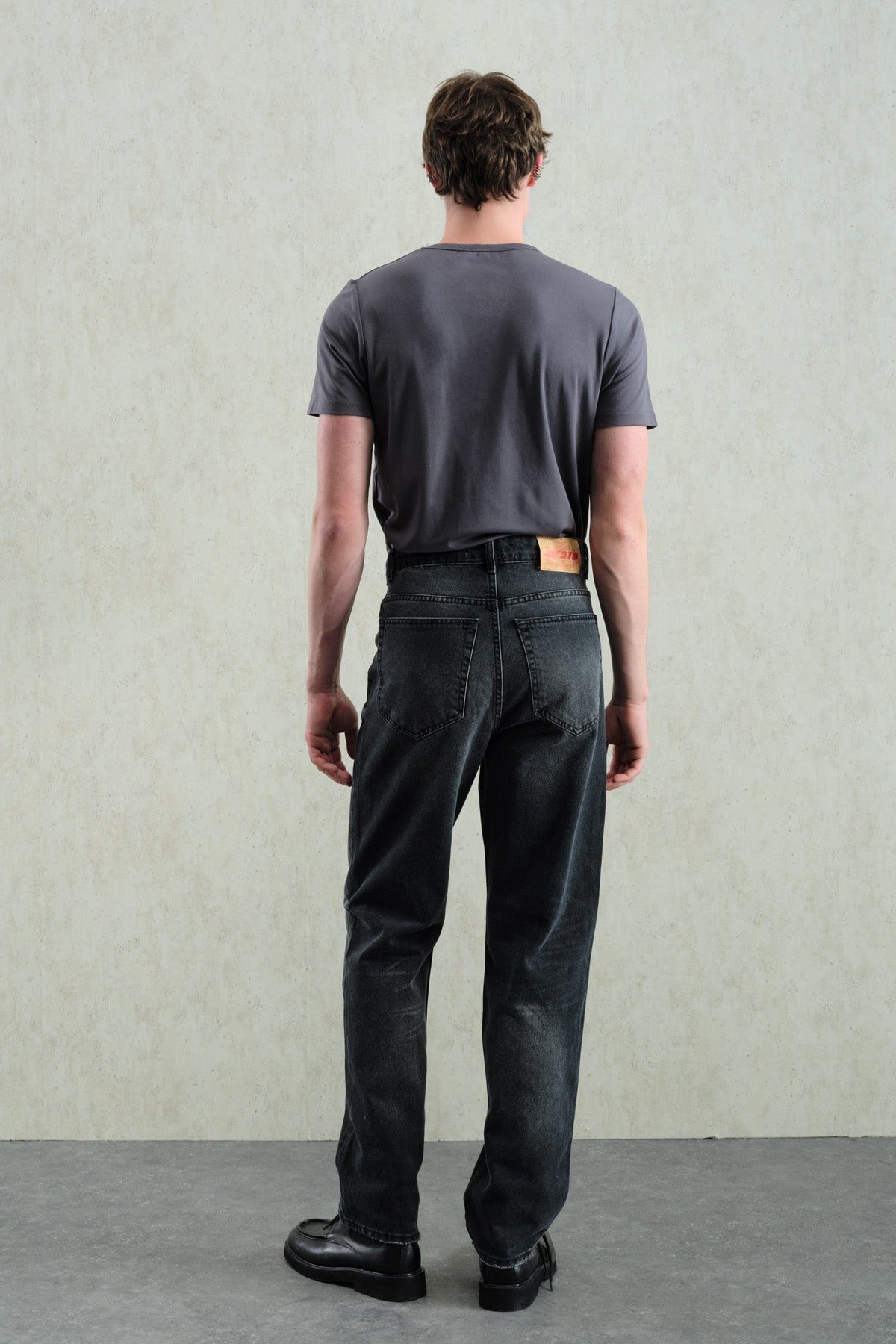 LAZER EFEKTLİ REGULAR FIT SİYAH JEAN