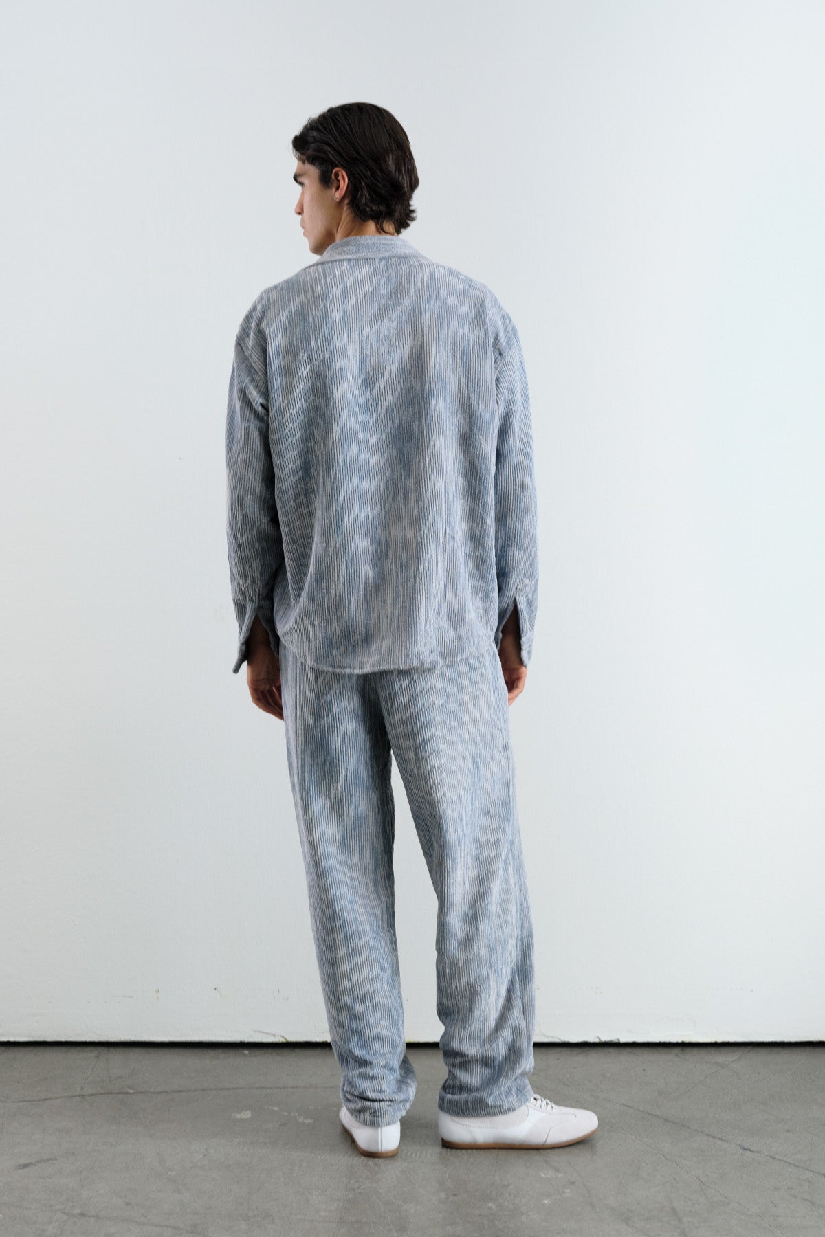 OVERSIZE EFEKTLİ KADİFE MAVİ GÖMLEK