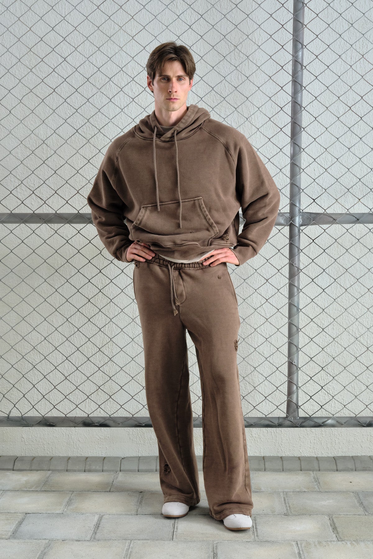 EFEKTLİ YIKAMALI KAHVERENGİ SWEATSHIRT